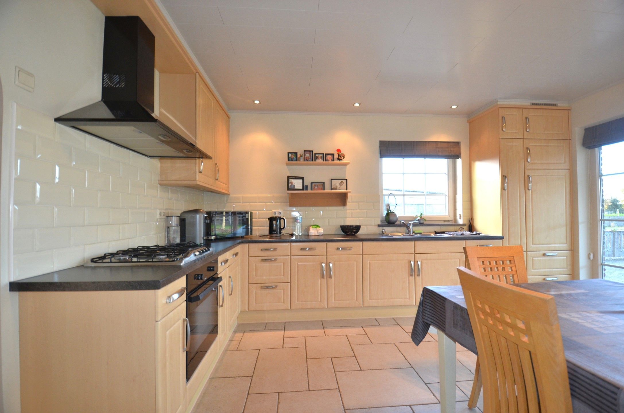 Leuke halfopen bebouwing met drie slaapkamers foto 13