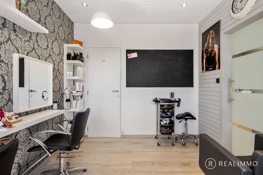 Instapklare woning met tuin, garage en carport foto 10