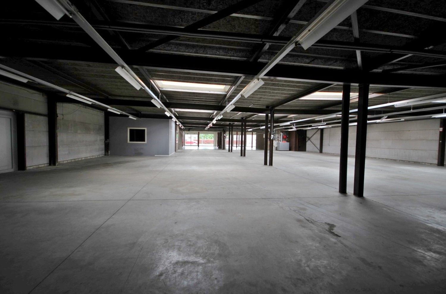Ruim handelspand met magazijn op toplocatie foto 13