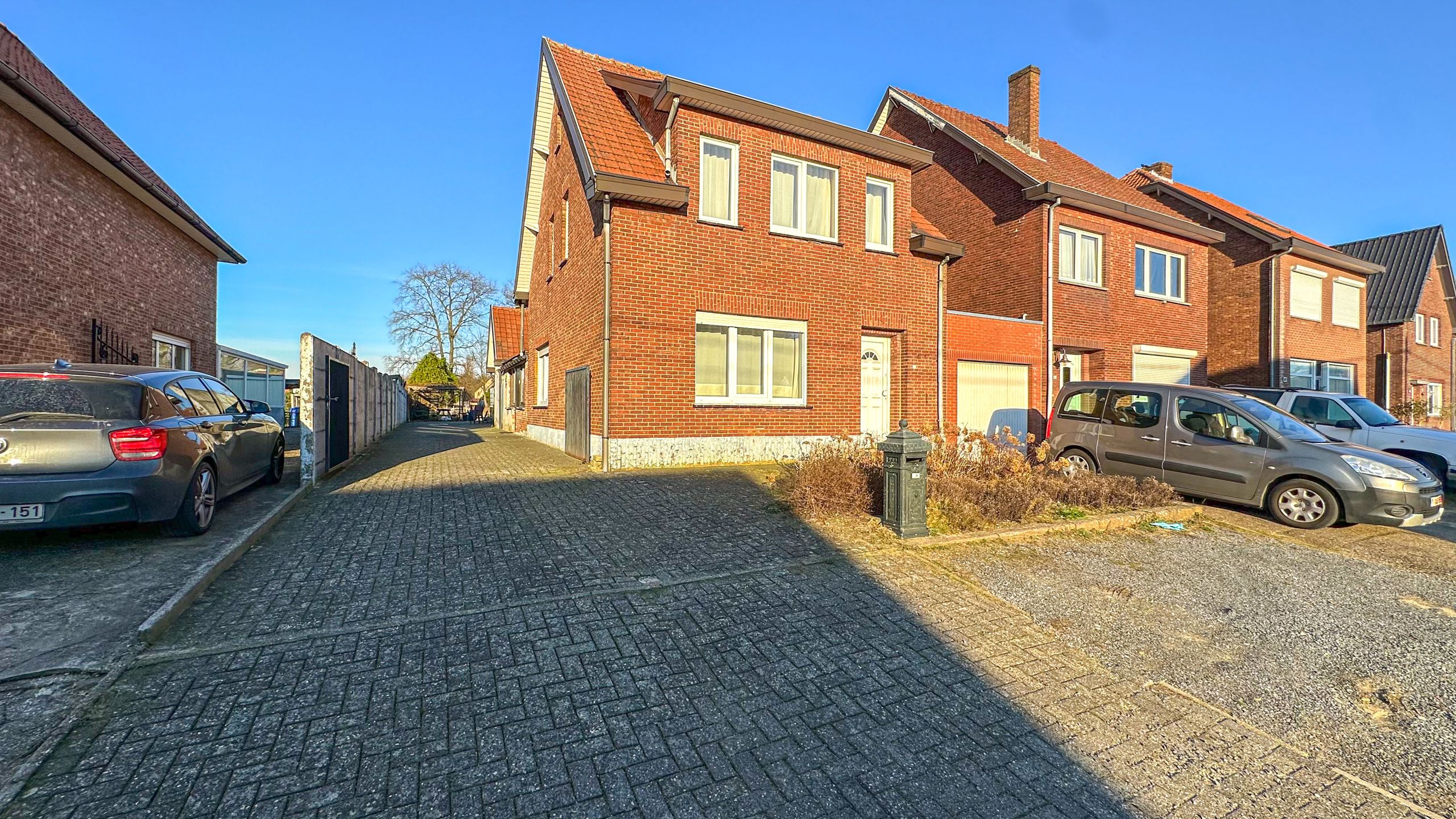 Half open gezinswoning, centraal gelegen, met 3 slaapkamers! foto 24