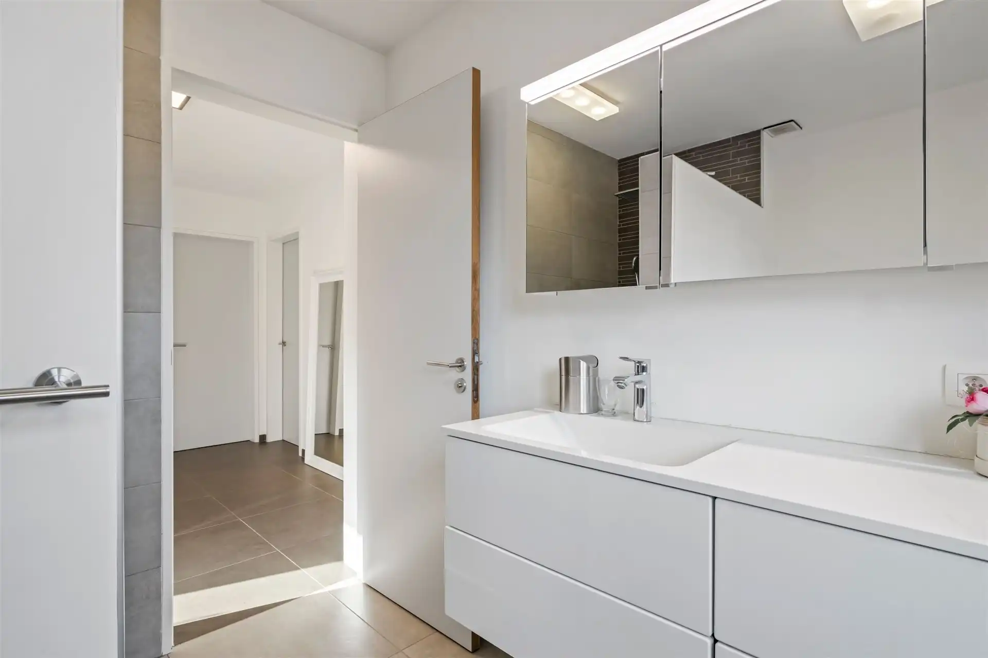 Instapklare gezinswoning met polyvalente ruimte in het hartje van Meerdonk foto 23