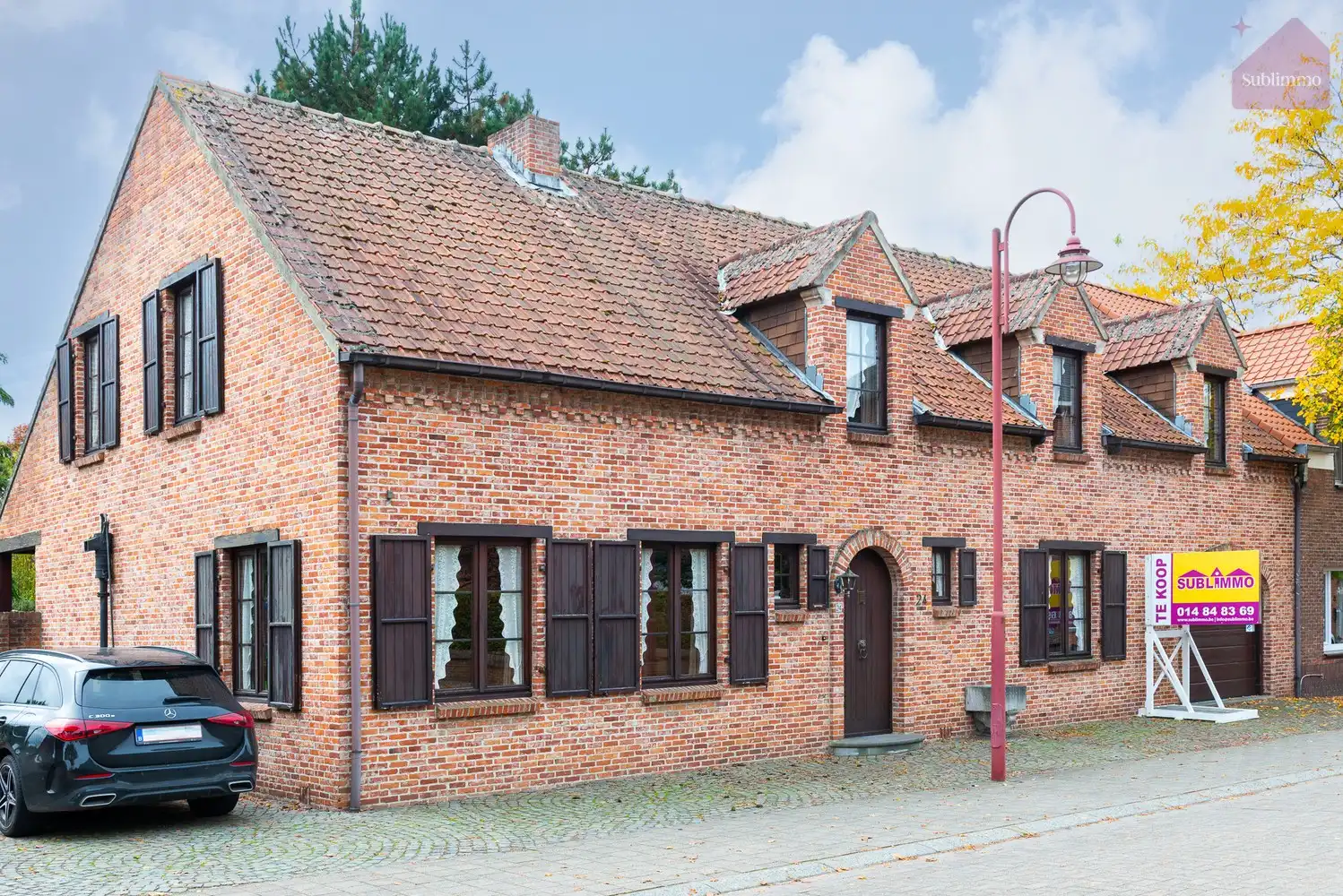 Hoofdfoto van de publicatie: Ruime woning met 6 slaapkamers en grote tuin op 21a 73ca