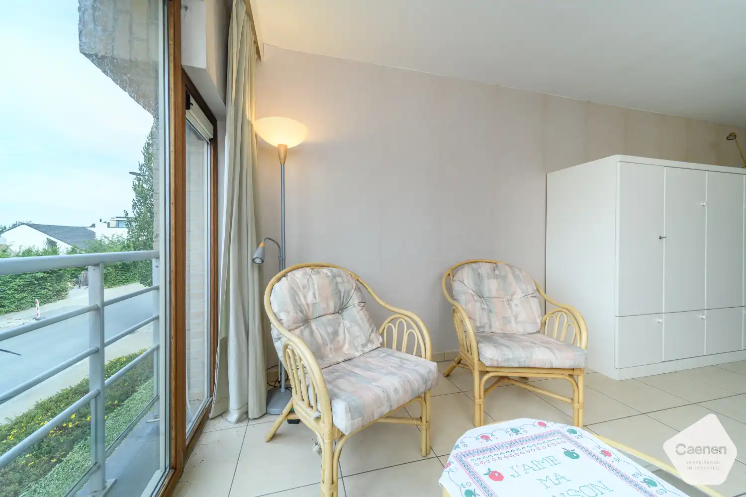 Zongerichte, recente studio met staanplaats en kelder in hartje Sint-Idesbald foto 6