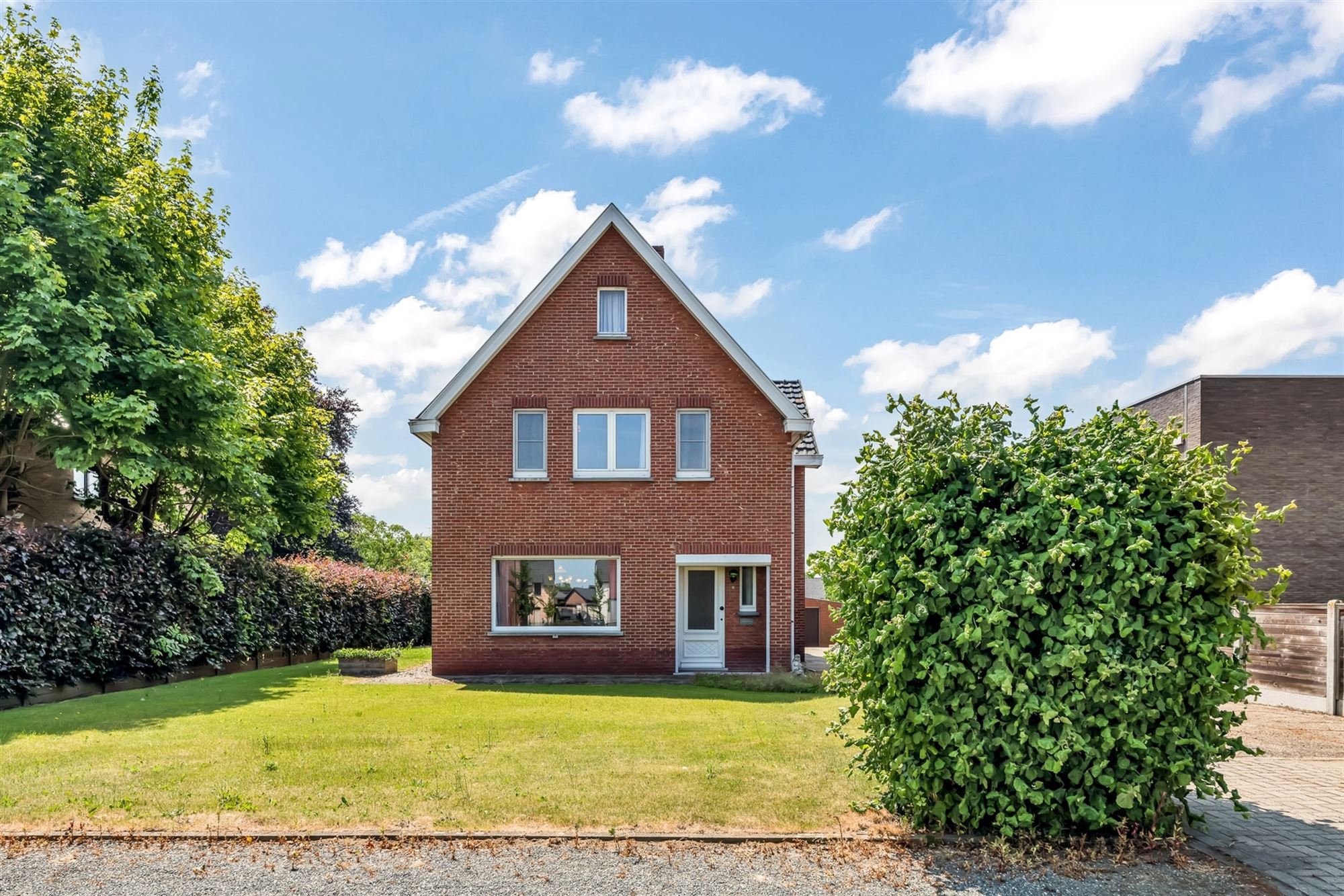 OP TE FRISSEN MAAR ZEER GOED ONDERHOUDEN WONING OP EEN RUIM PERCEEL NABIJ CENTRUM OOSTHAM foto 26