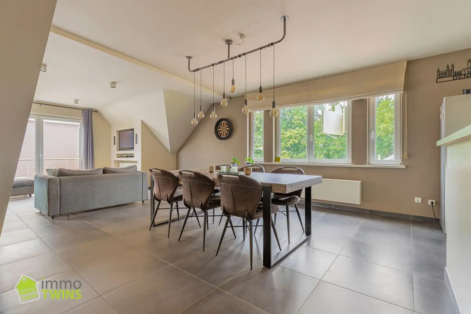 Ruim duplexappartement van 151 m² met 3 slaapkamers, terras en dubbele autostaanplaats foto 7