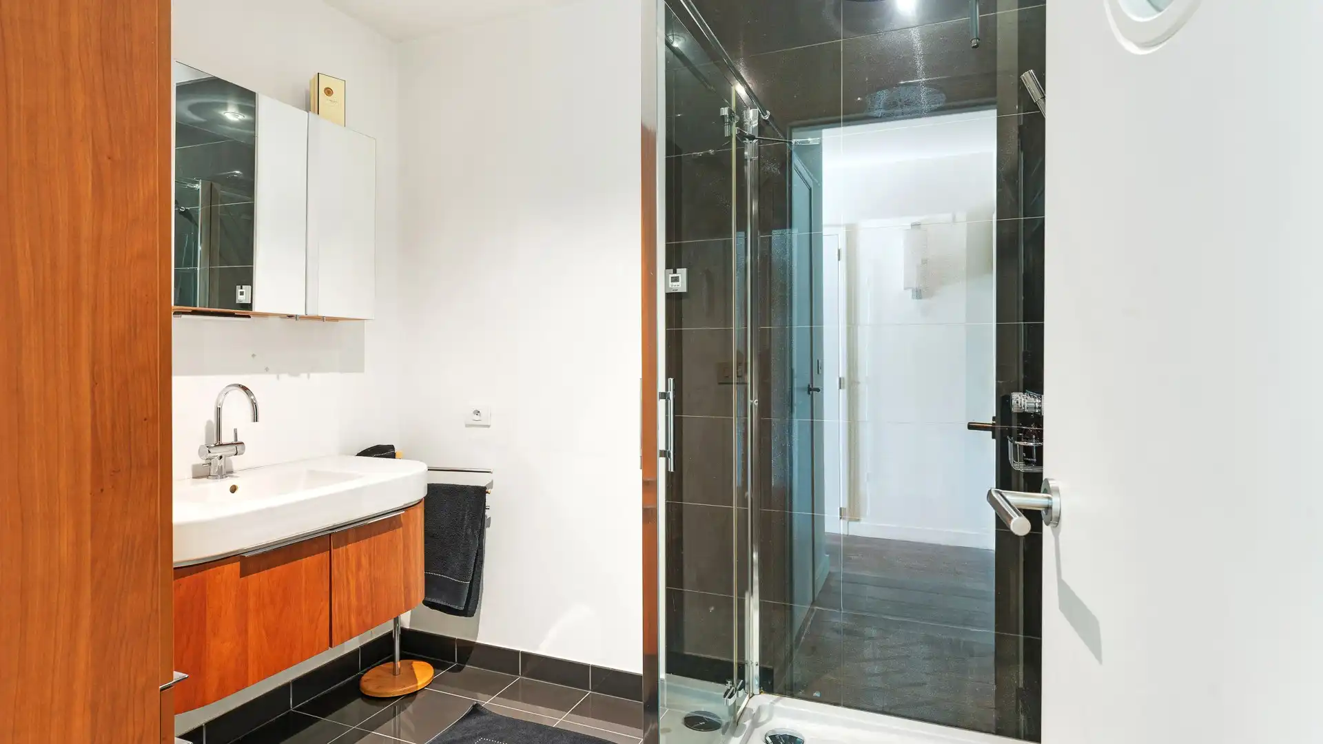 Modern en ruim appartement met zicht over de jachthaven foto 17