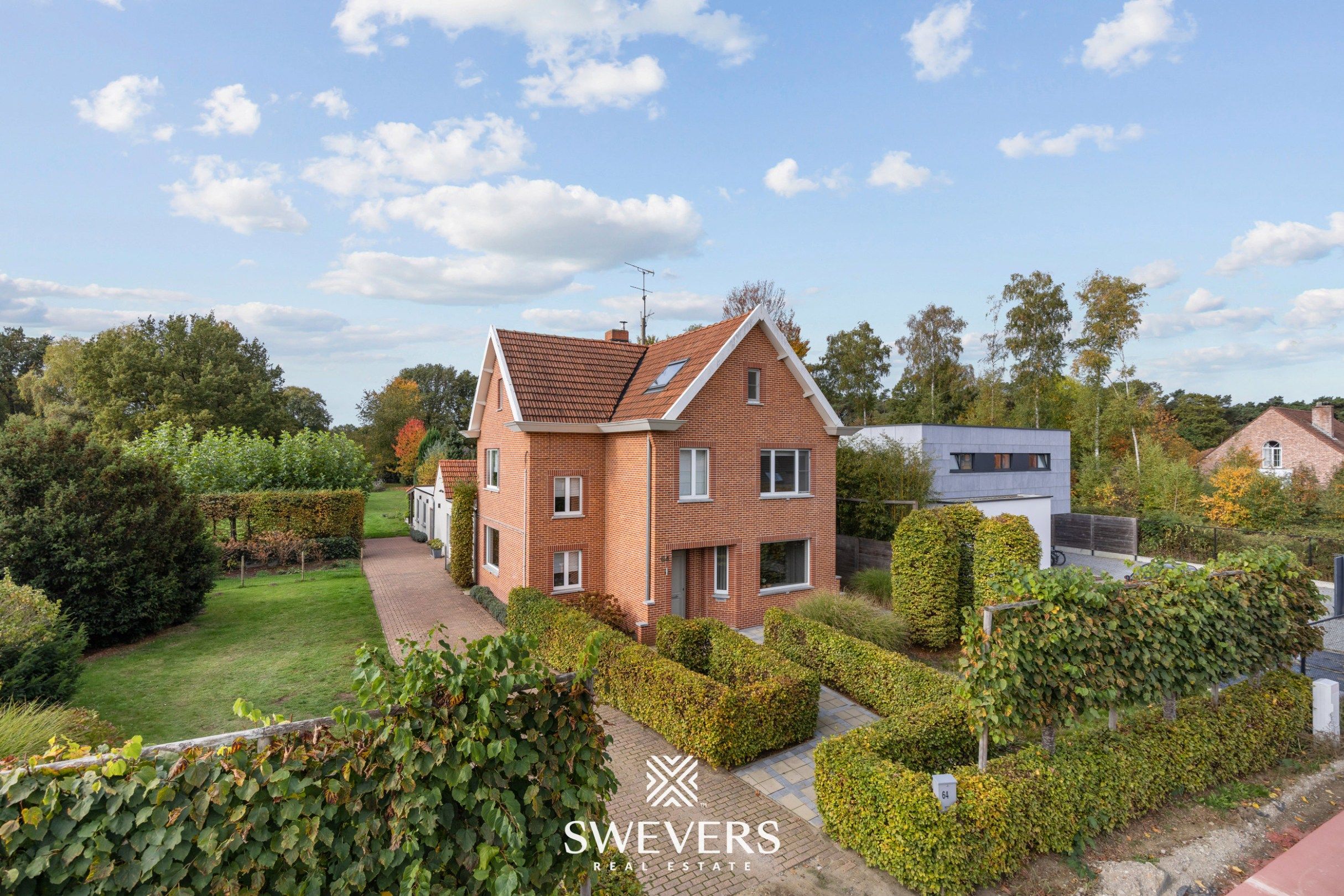 Gerenoveerde woning op 27 are en vergunde stal van 147 m² foto {{pictureIndex}}