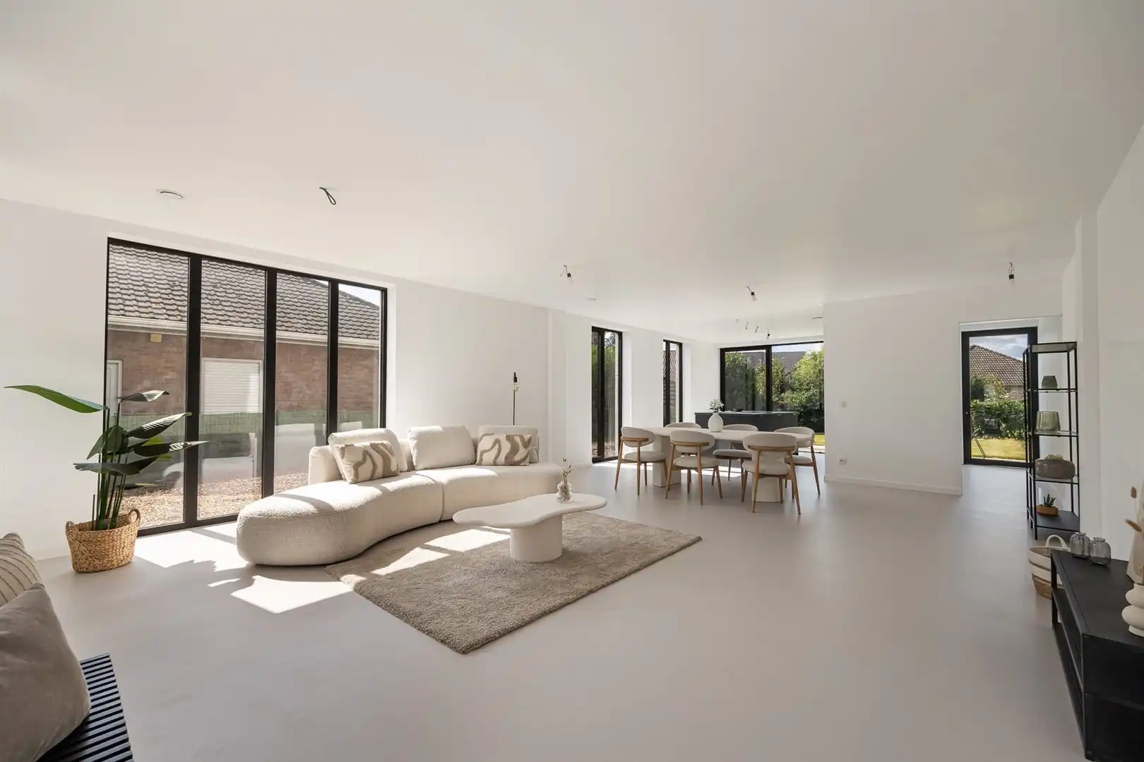 Energiezuinige, duurzame en lichte woning op west perceel. foto 2