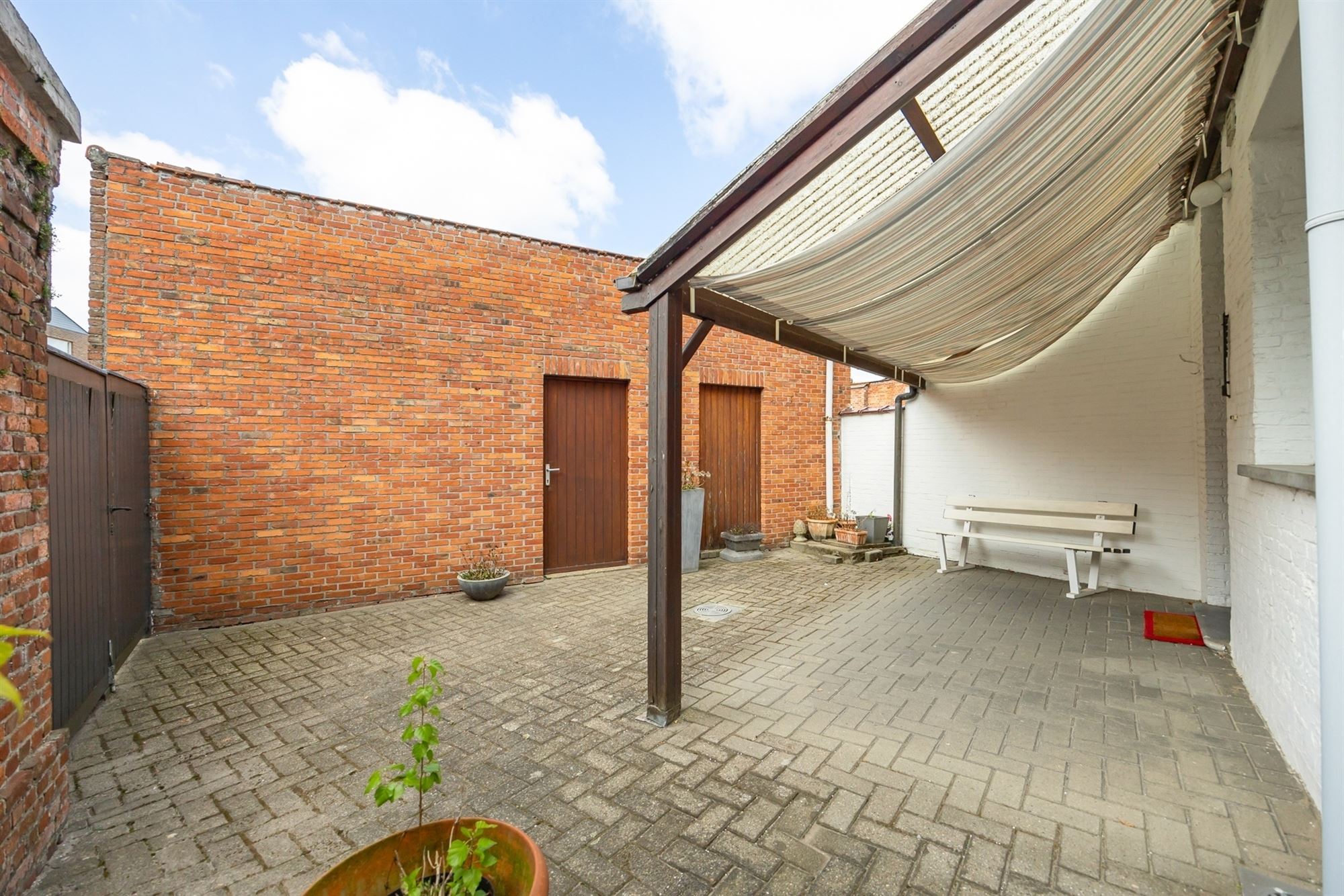 Ruime woning met 4 slpkmrs. en koer foto 25