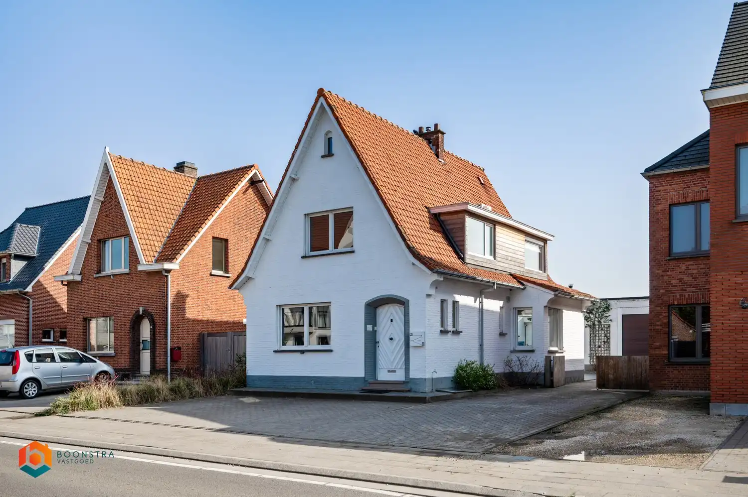 Hoofdfoto van de publicatie: Leuke woning met 3 slpkrs en vergund magazijn/loods van 300m²