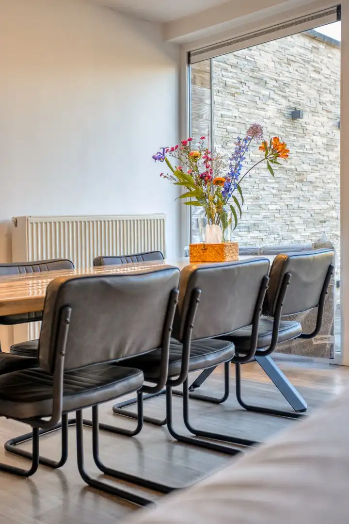 Instapklare woning met 5 slaapkamers garage en tuin! foto 8