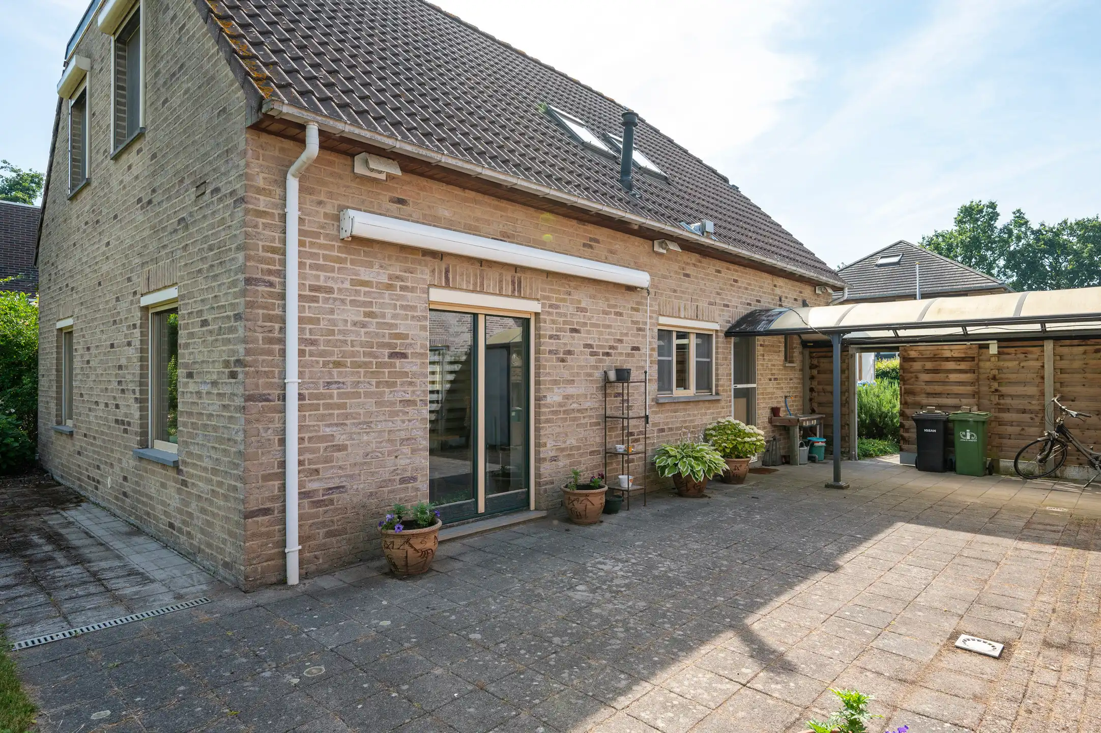 Woning in een gegeerde buurt foto 27
