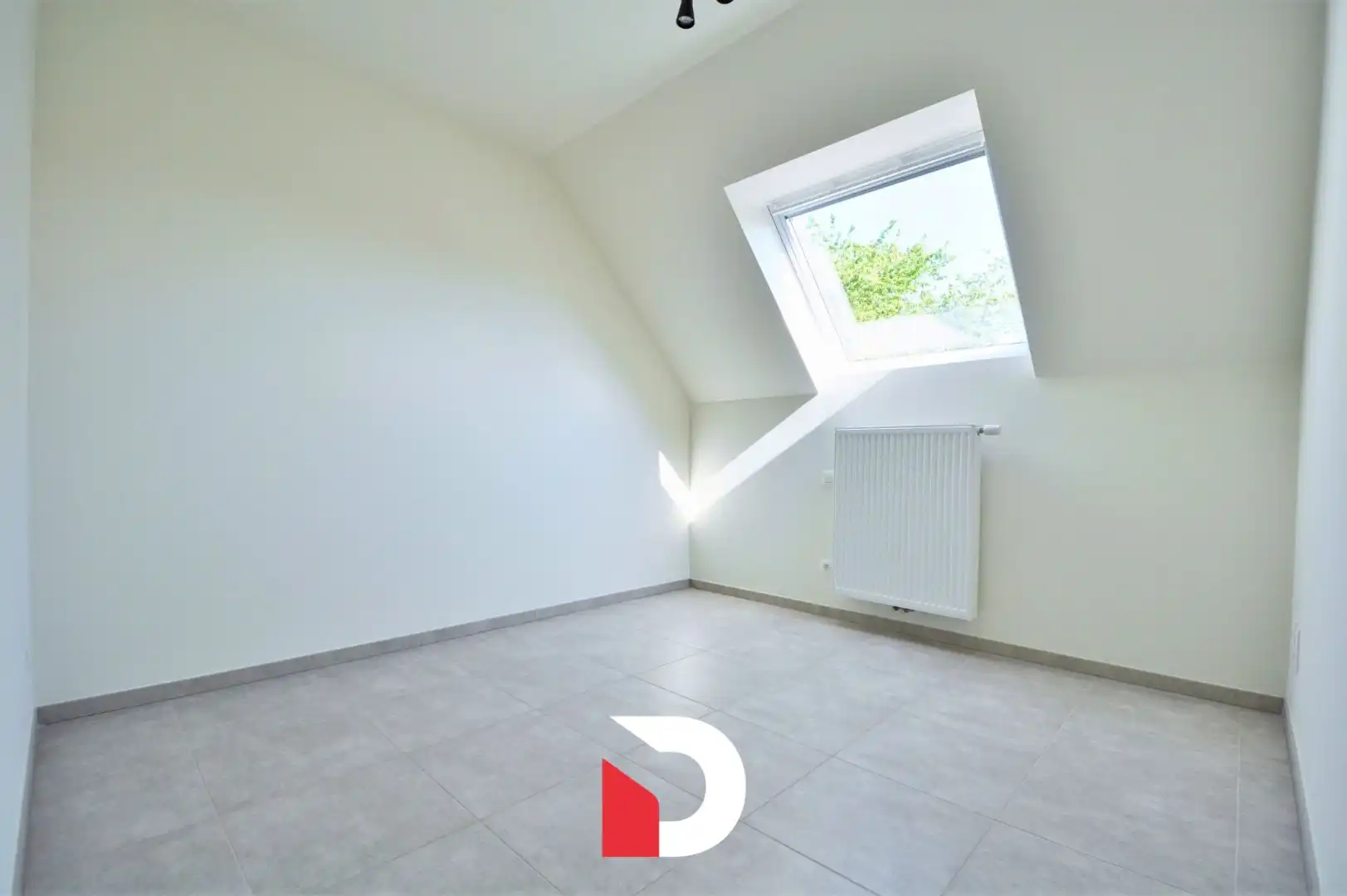 Ruime recente woning met 4 slaapkamers, garage en autostaanplaats foto 8