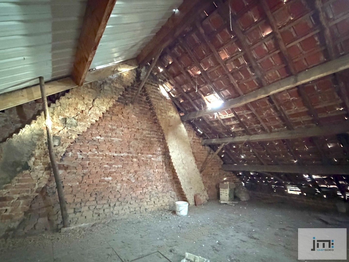 Te renoveren woning foto 9