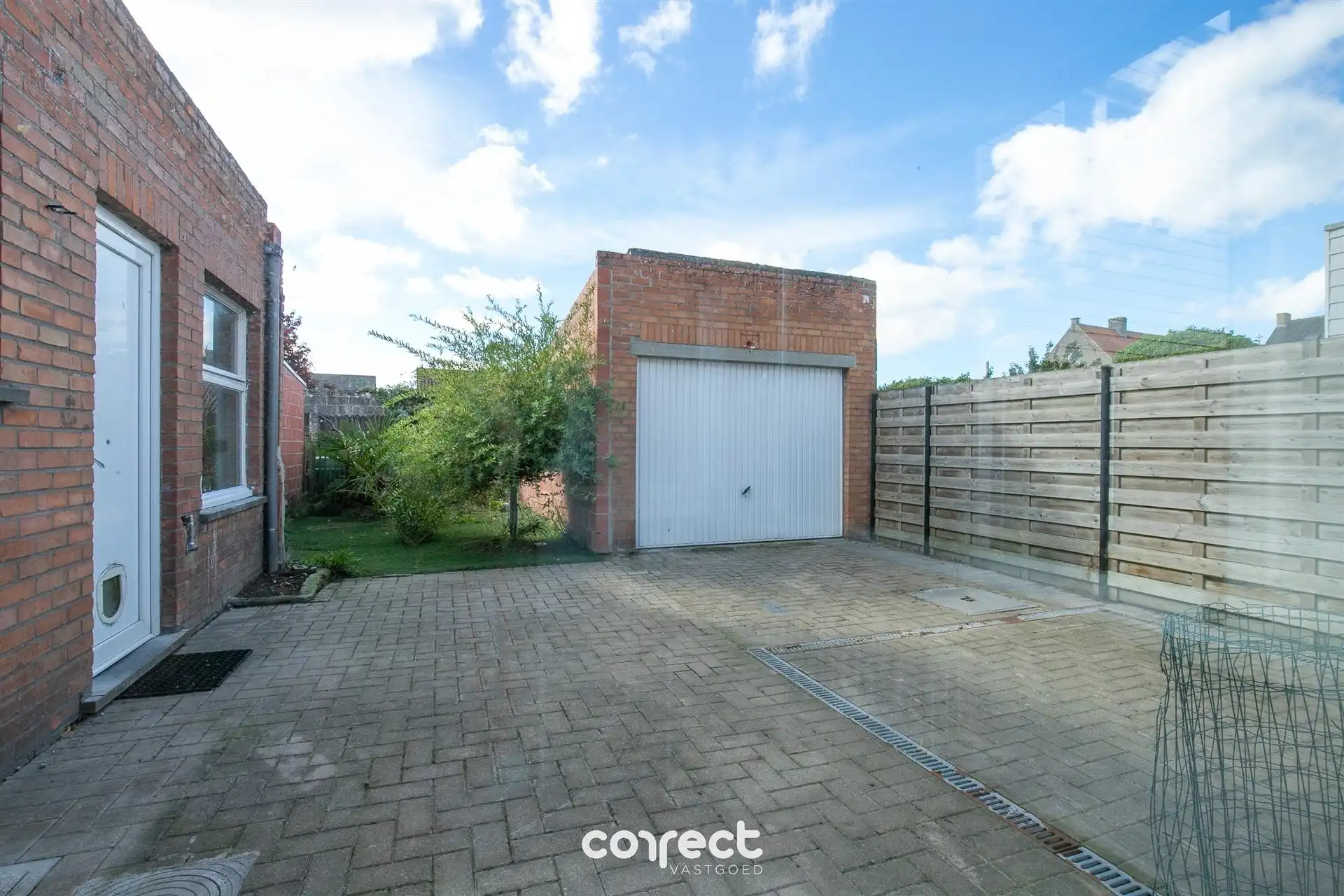 Rustig gelegen gezinswoning in het charmante Moere. foto 9