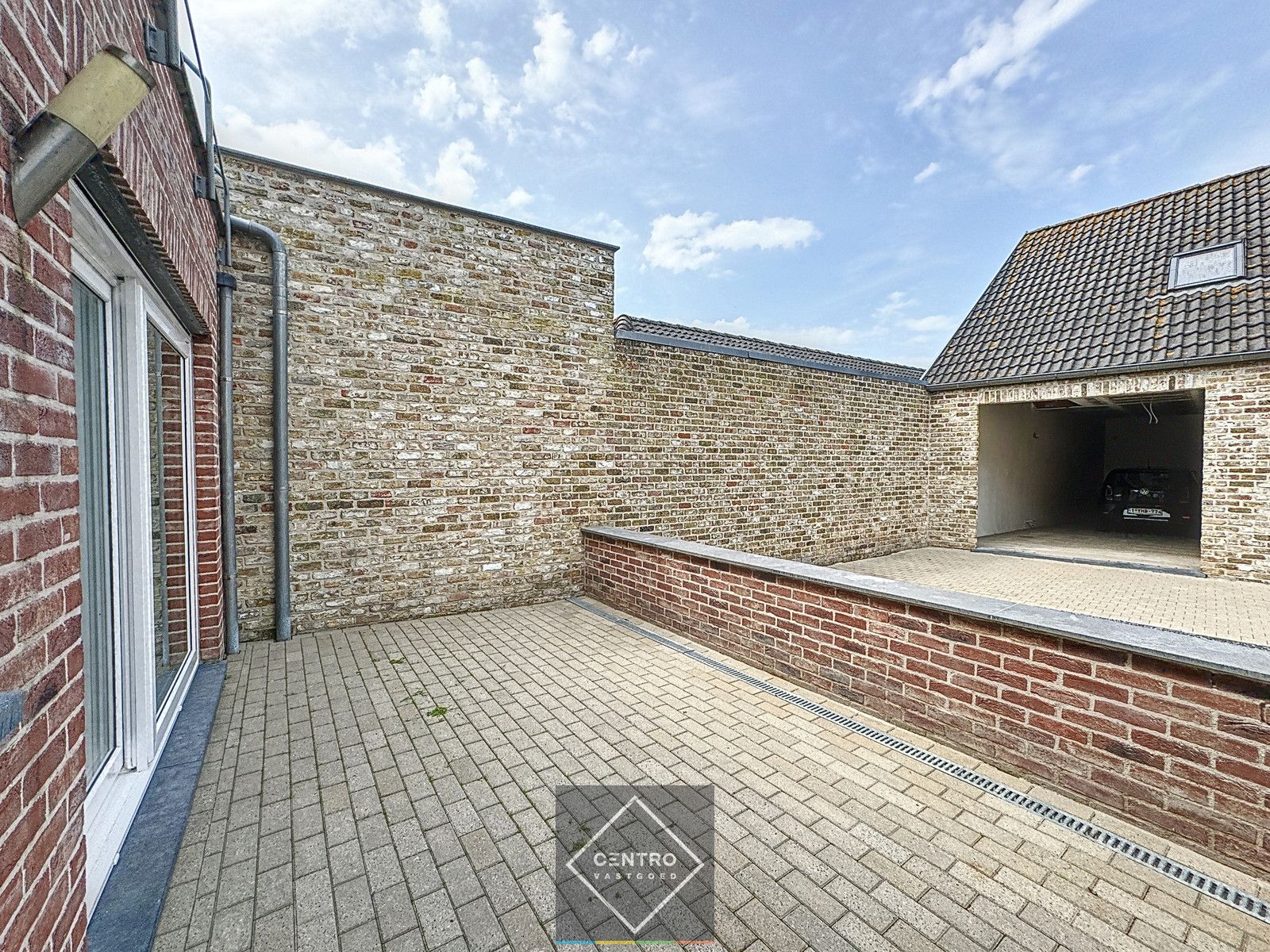 Ruime ENERGIEZUINIGE woning met 2 slpks én met DUBBELE garage! foto 18