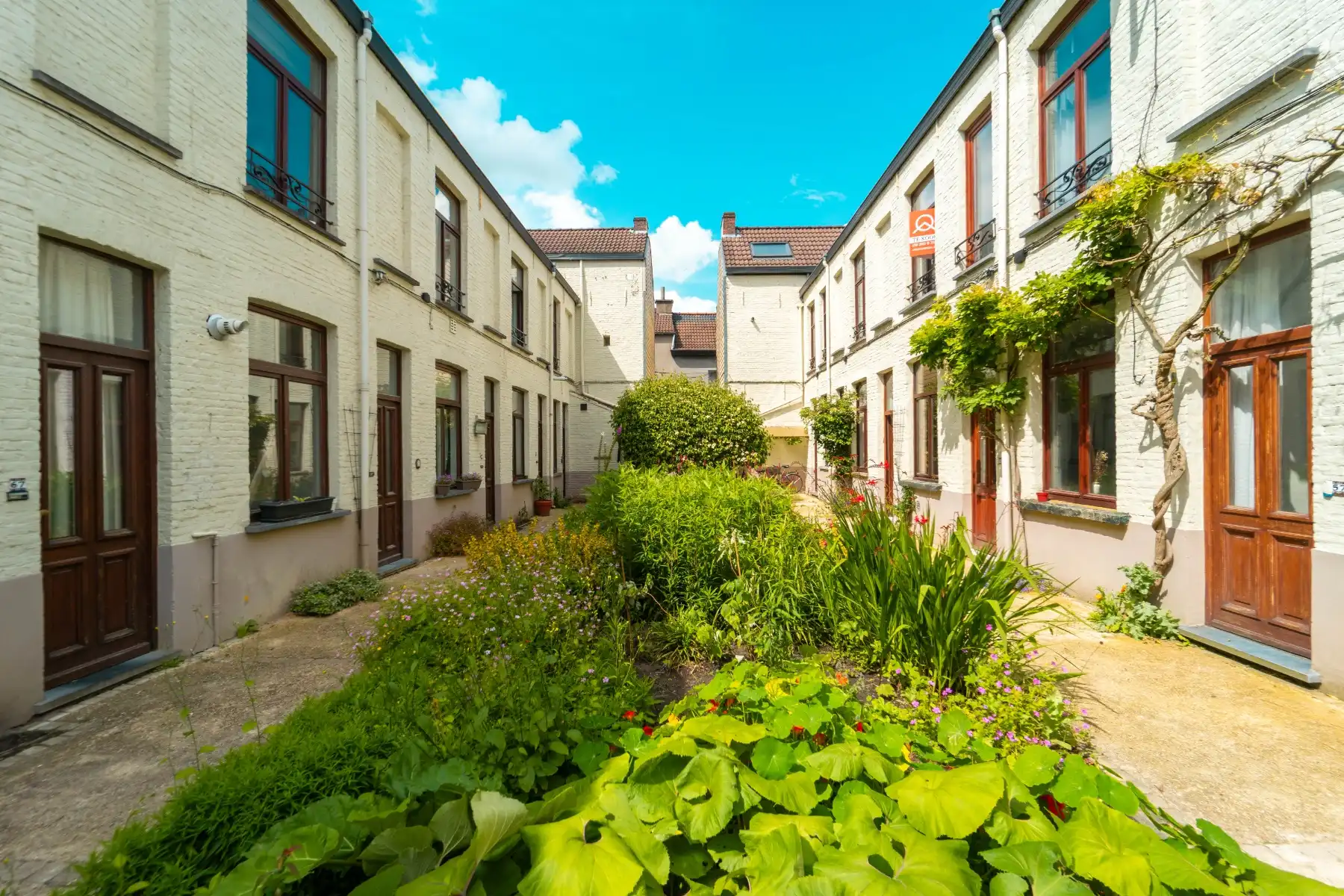 Charmante bemeubelde citéwoning nabij Coupure foto 15