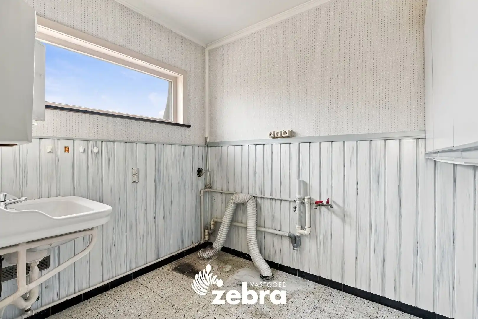 Te renoveren halfopen bebouwing met 3 slaapkamers, zolder en ruime tuin te Waardamme! foto 16
