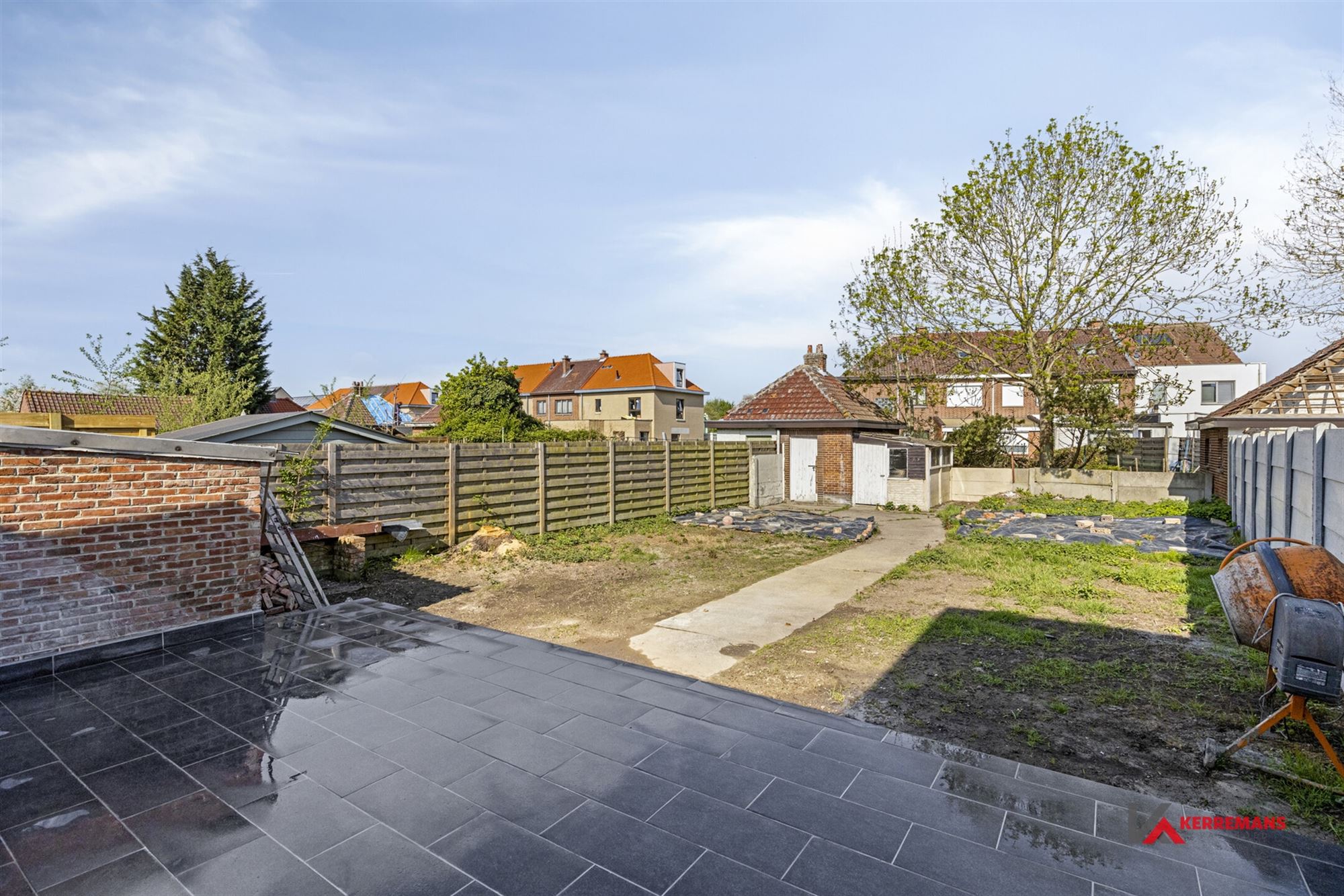Half open bebouwing met 4 slaapkamers, tuin en garage. foto 23