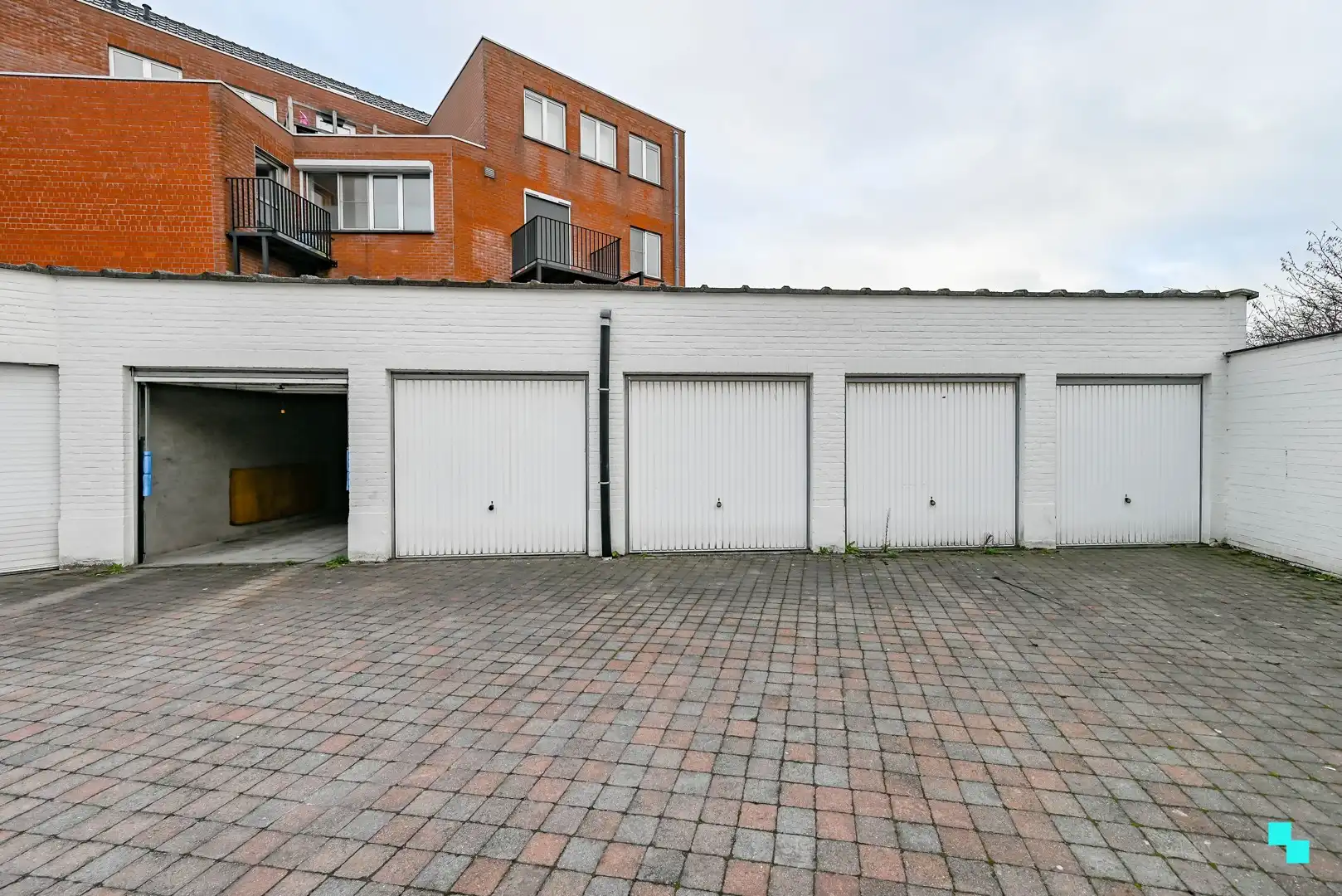 Gerenoveerd appartement met twee slaapkamers in centrum Tielt foto 21