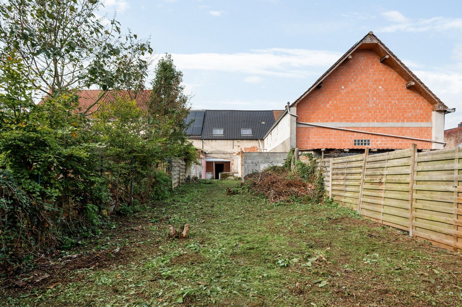 Totaal te renoveren woning met veel potentieel op ruim perceel (423m²) te koop in Emblem foto 13