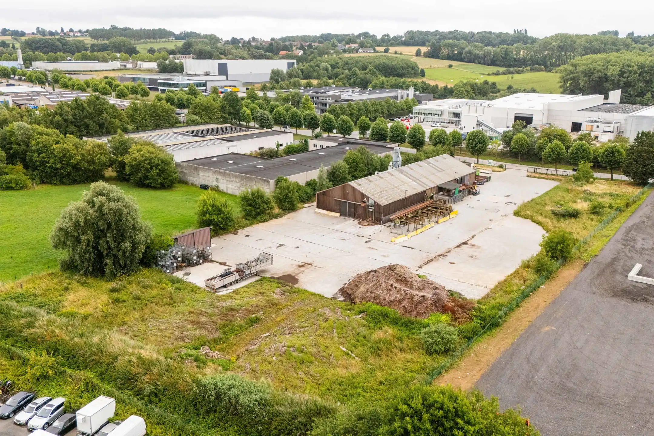 Industriegebouw met ruime industriegrond te koop in Ronse foto 4