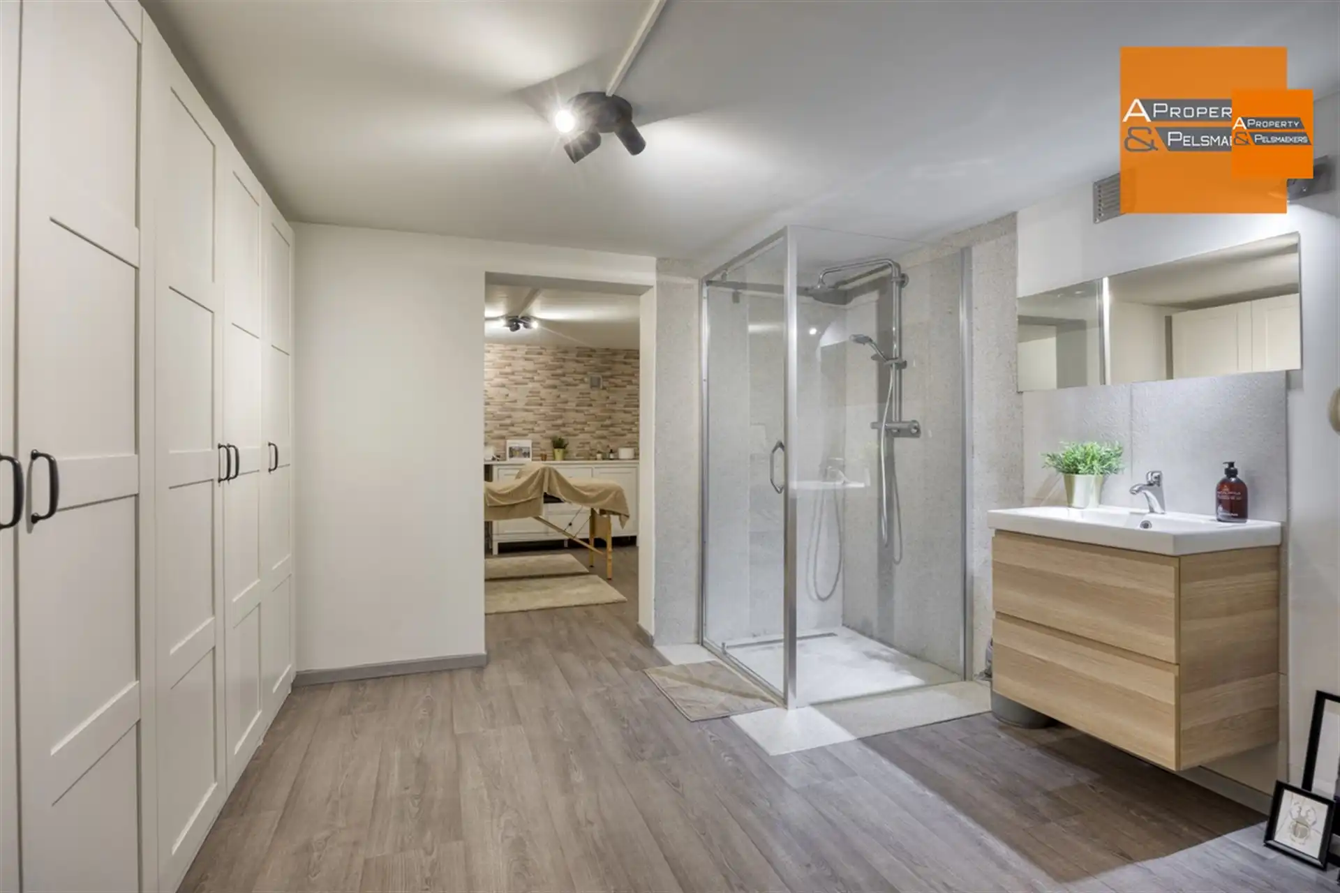 Hotel met 24 kamers foto 23