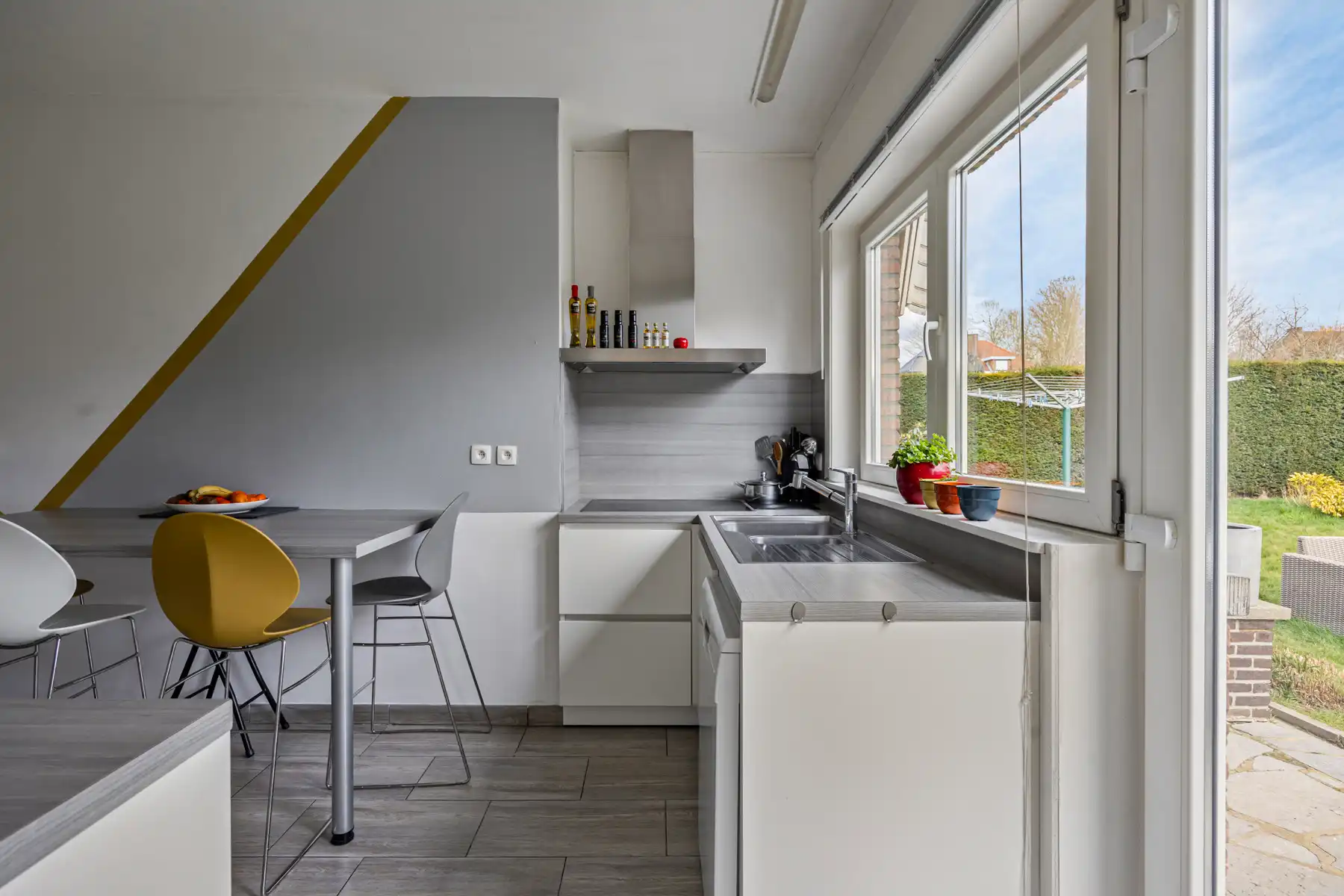 Ruime gerenoveerde vrijstaande woning nabij centrum Halle foto 8