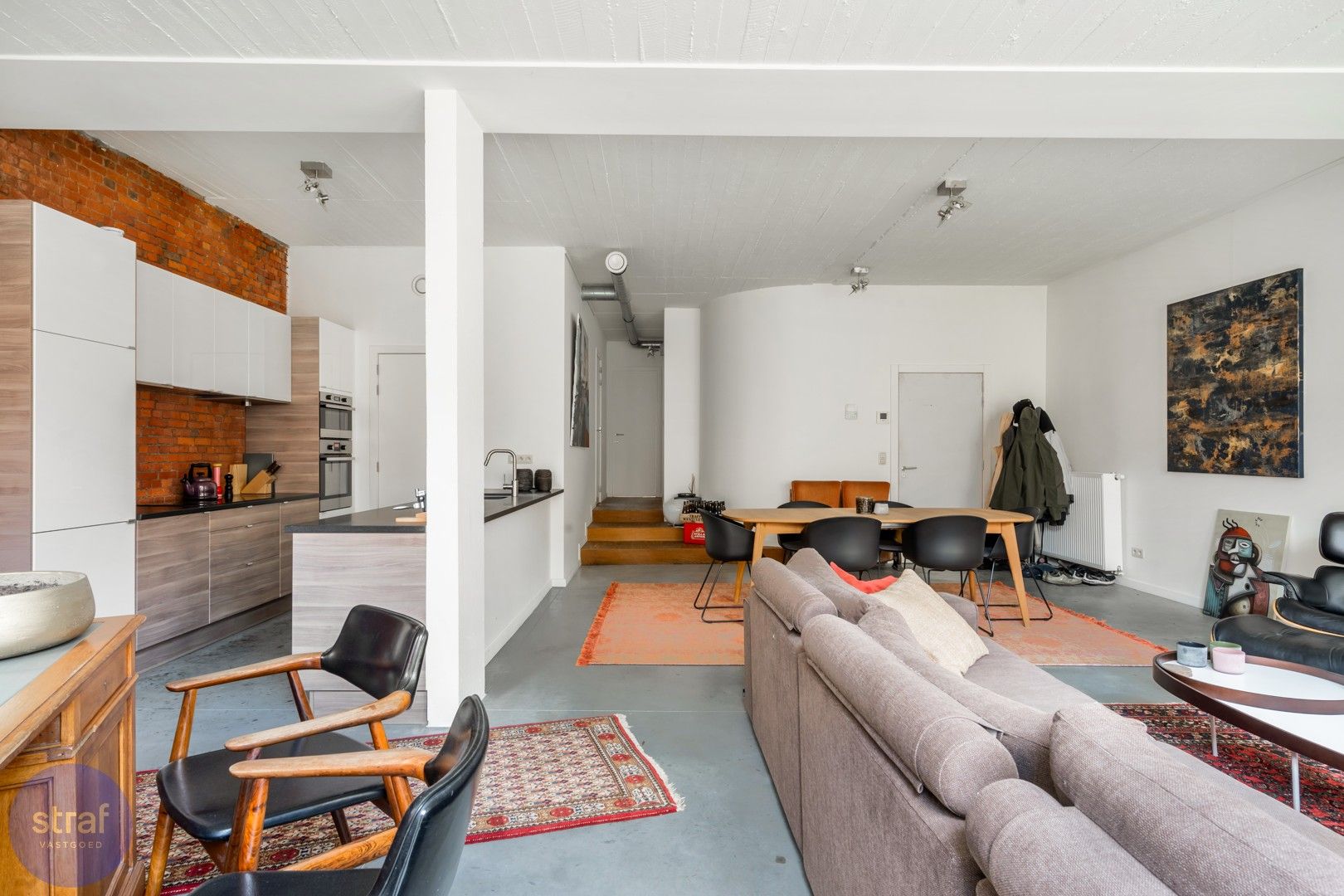 Modern appartement met open leefruimte en gezellige stadstuin in Berchem foto 8