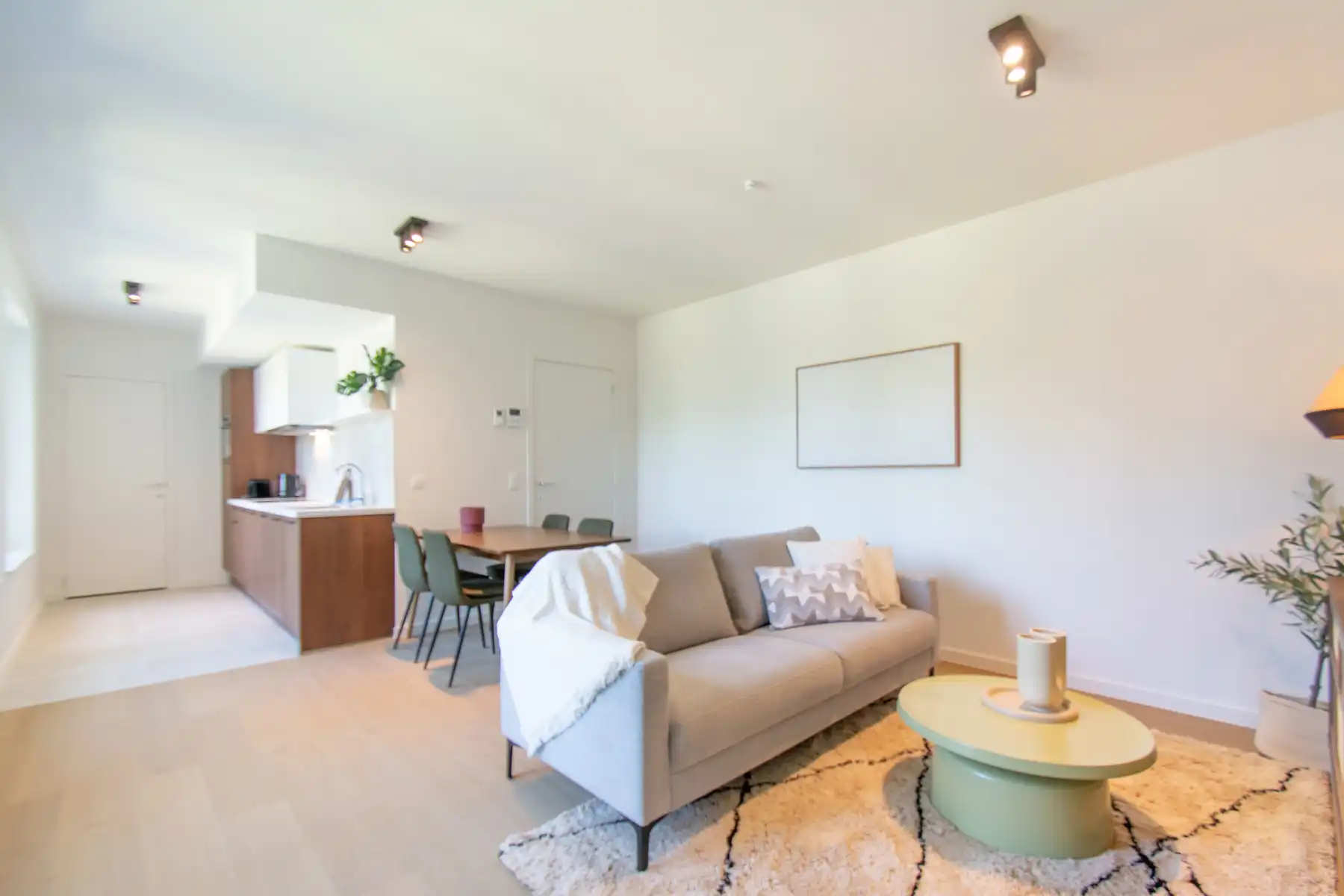 Prachtig gemeubeld 1- kamer appartement met mooi terras foto 3
