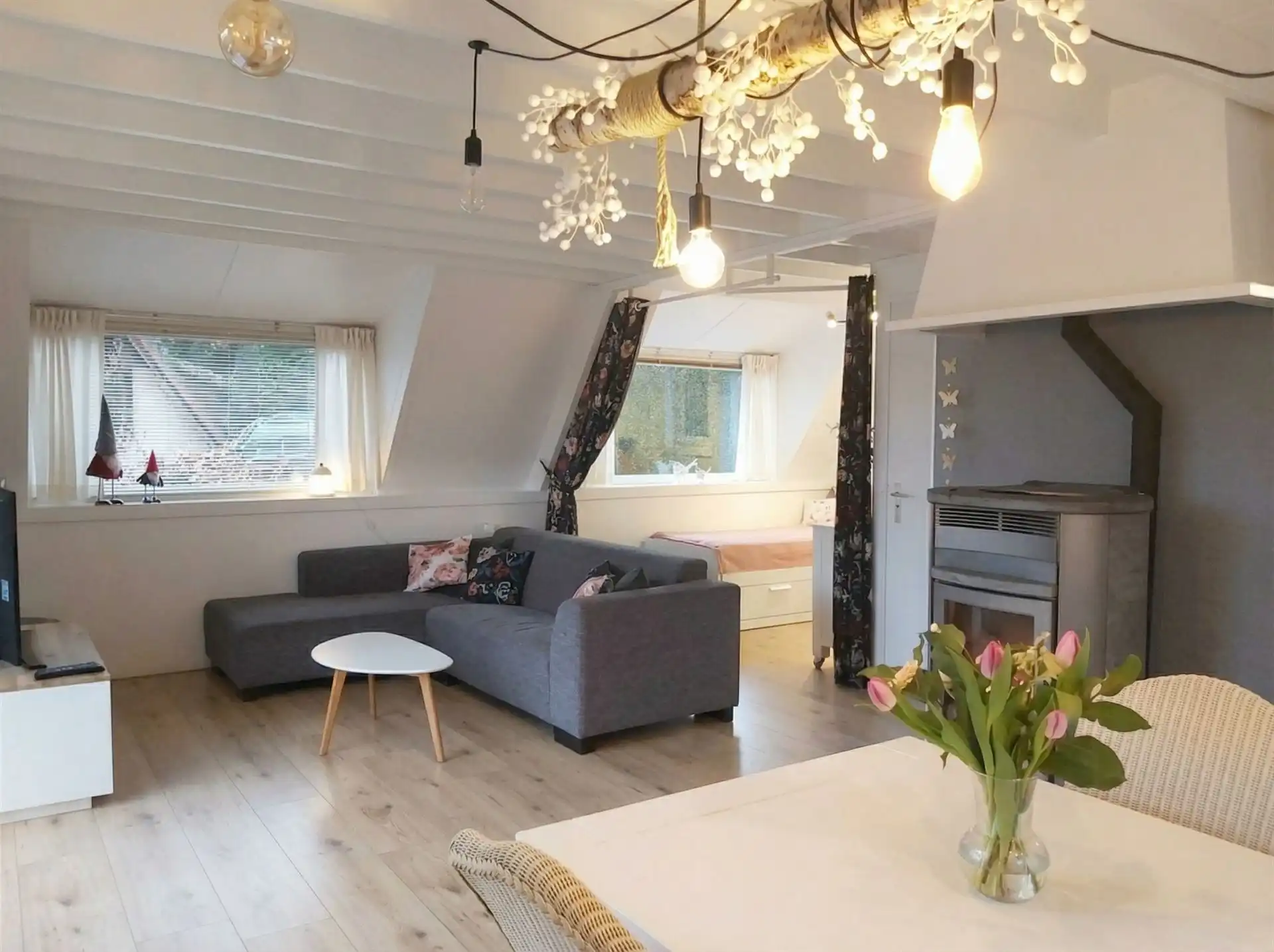 Vakantiewoning met 2 slaapkamers en ruime tuin op vakantiedomein Sonnevijver te Rekem! foto 3