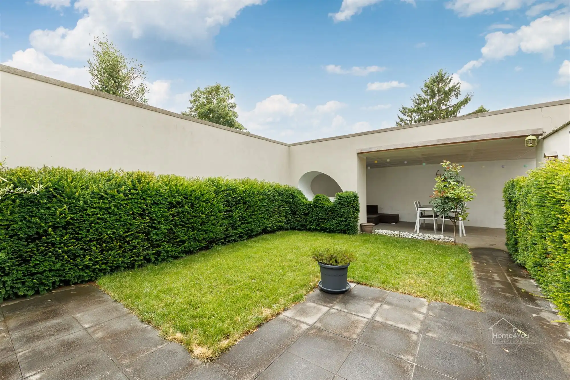 Instapklare gezinswoning met gezellige tuin foto {{pictureIndex}}