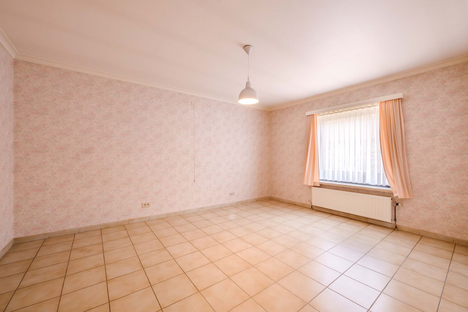 Instapklare woning in het centrum van Meulebeke. foto 17