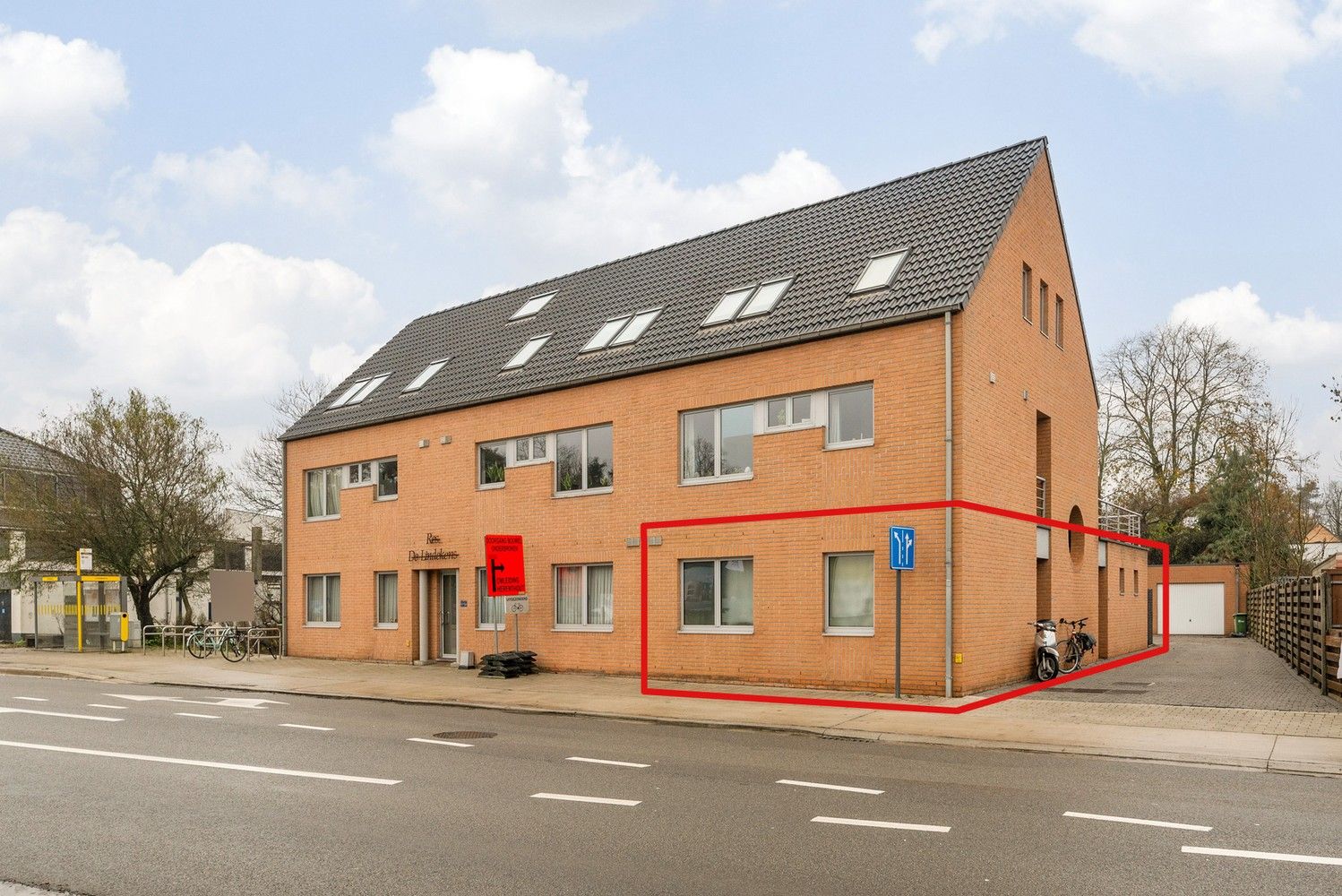 Gelijkvloers appartement met terras met tuintje ! foto 3