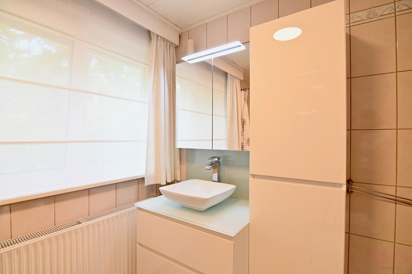 Instapklare halfopen bebouwing met vier slaapkamers, voorzien van alle moderne uitrustingen foto 17