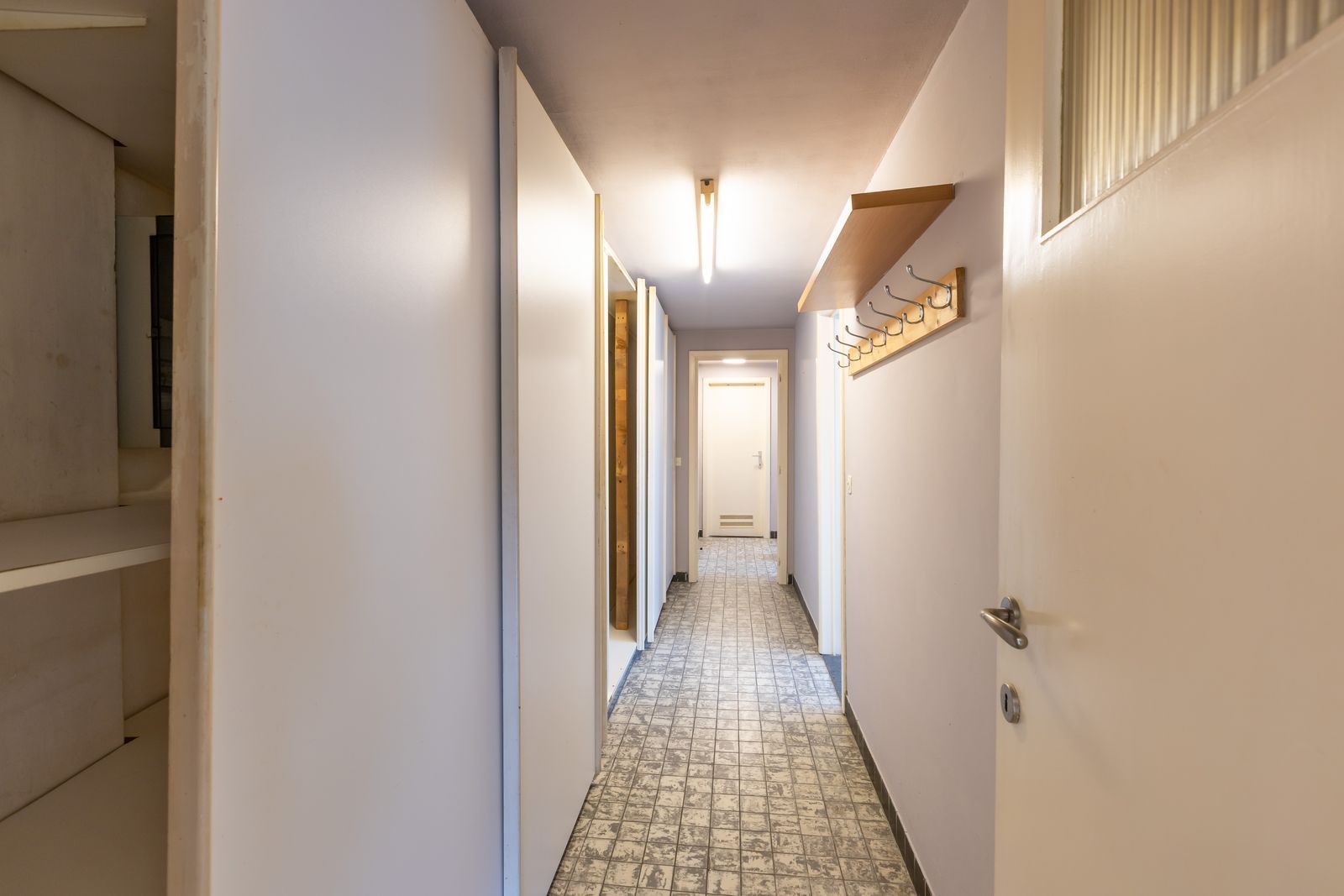 Ruim en lichtrijk appartement met 3 slaapkamers pal aan strand foto 8