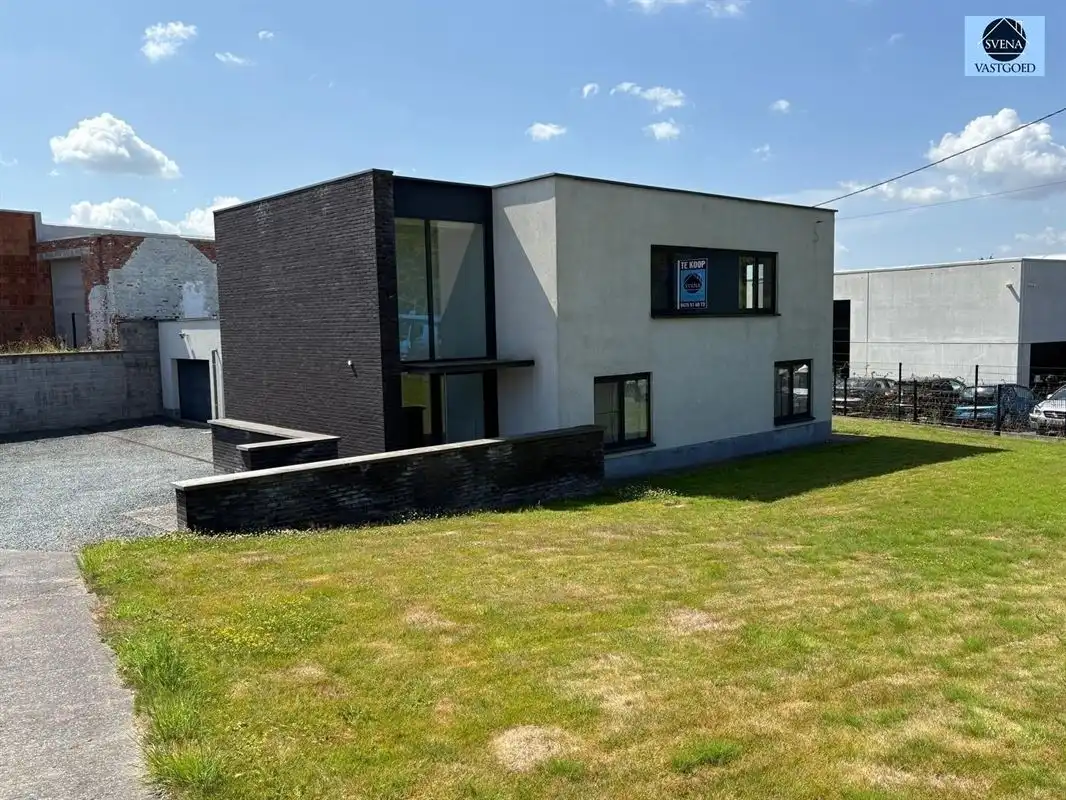 APPARTEMENT MET MAGAZIJN GELEGEN IN KMO ZONE foto 3