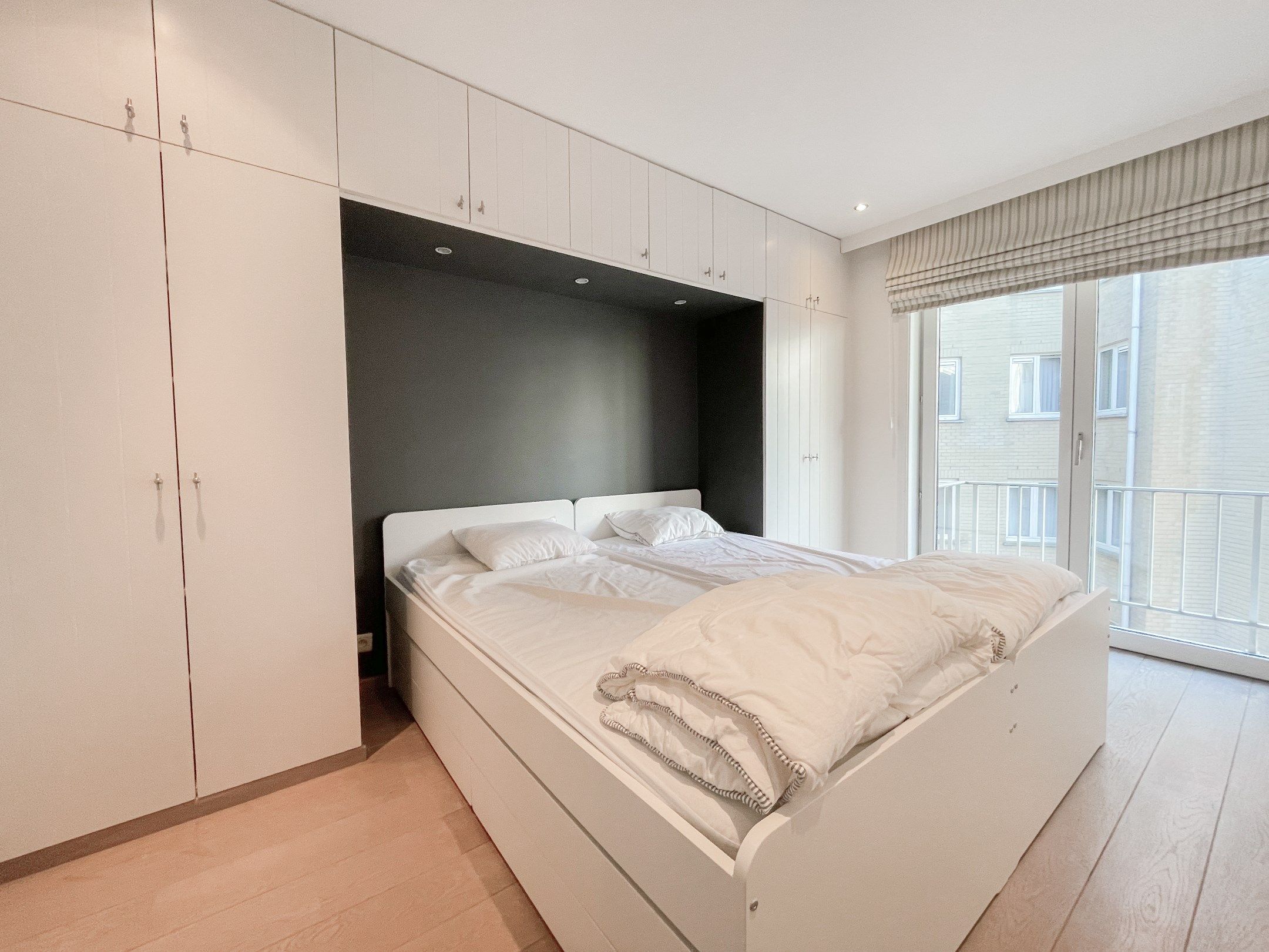 Drie slaapkamer appartement met een open zicht gelegen nabij het Driehoeksplein.  foto 14