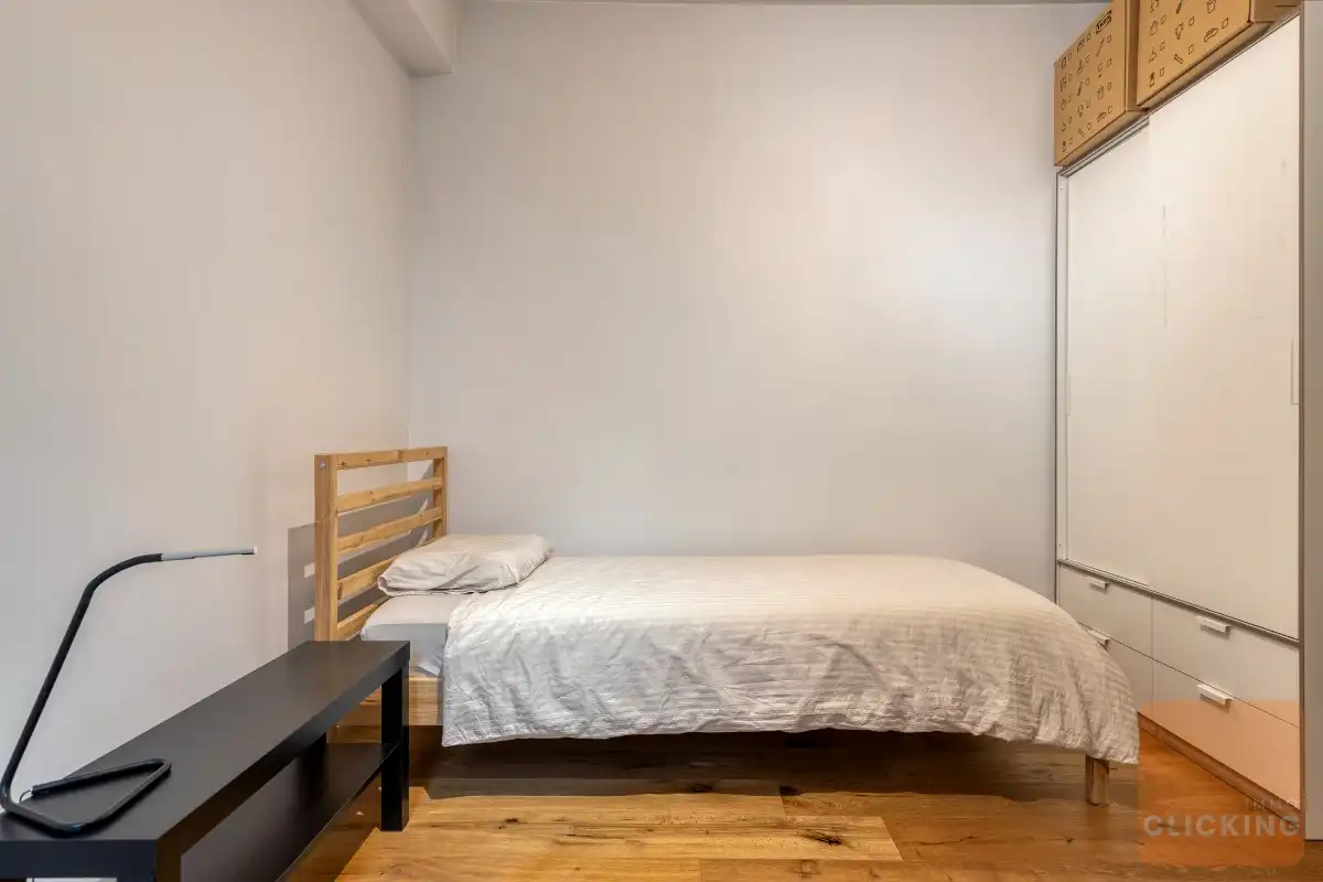 Stijlvol en recent appartement met tuin en patio foto 11