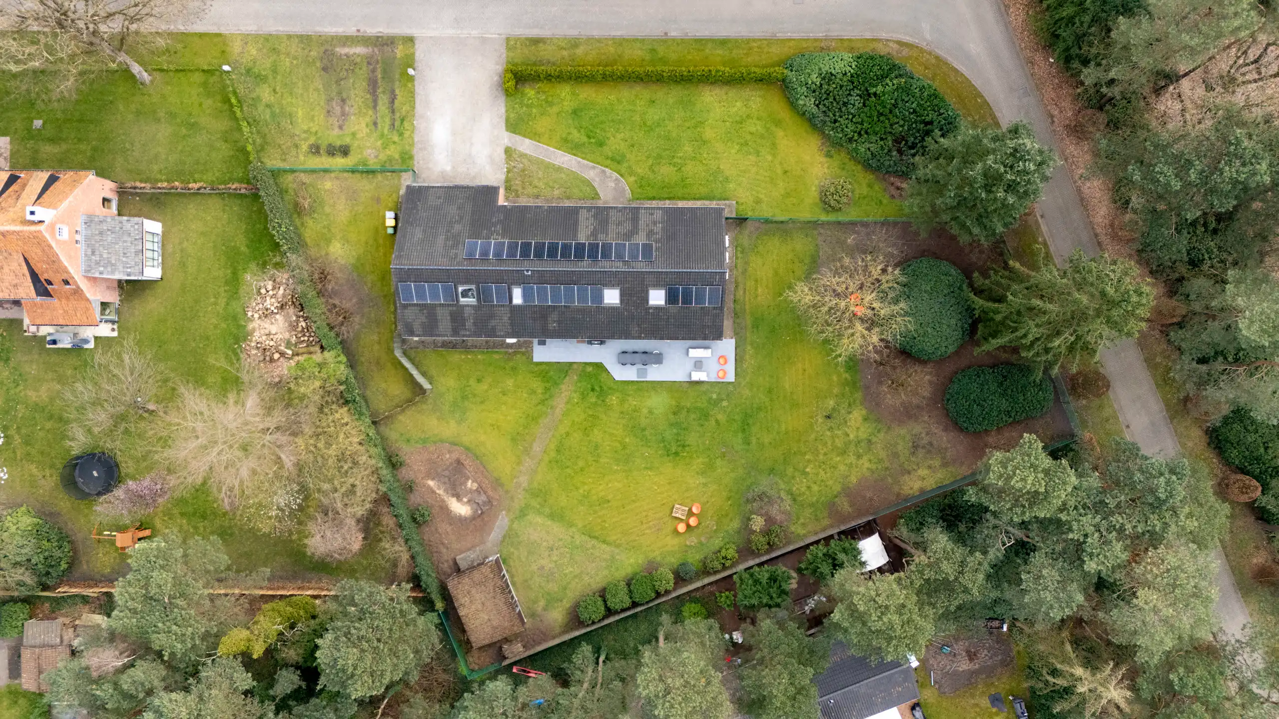 Ruime, recent gerenoveerde villa met 5 slpks op 2.430 m² foto 24