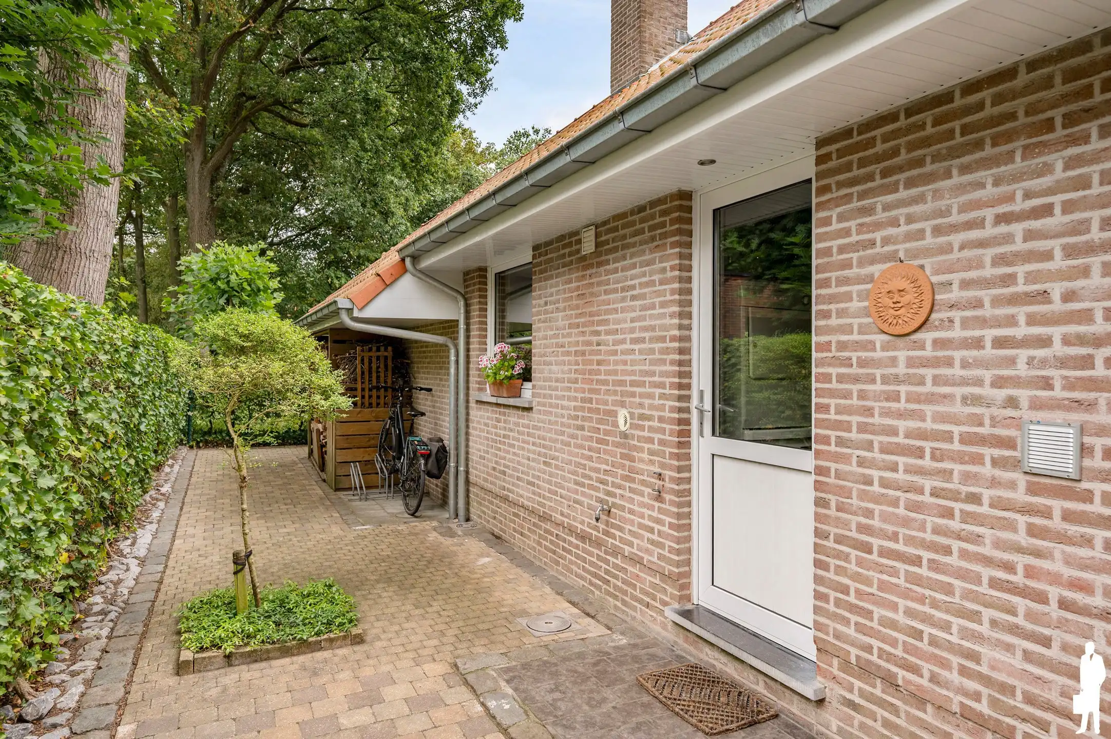 Ruime gezinswoning met 4 slaapkamers, 2 badkamers en zonnige tuin  foto 25