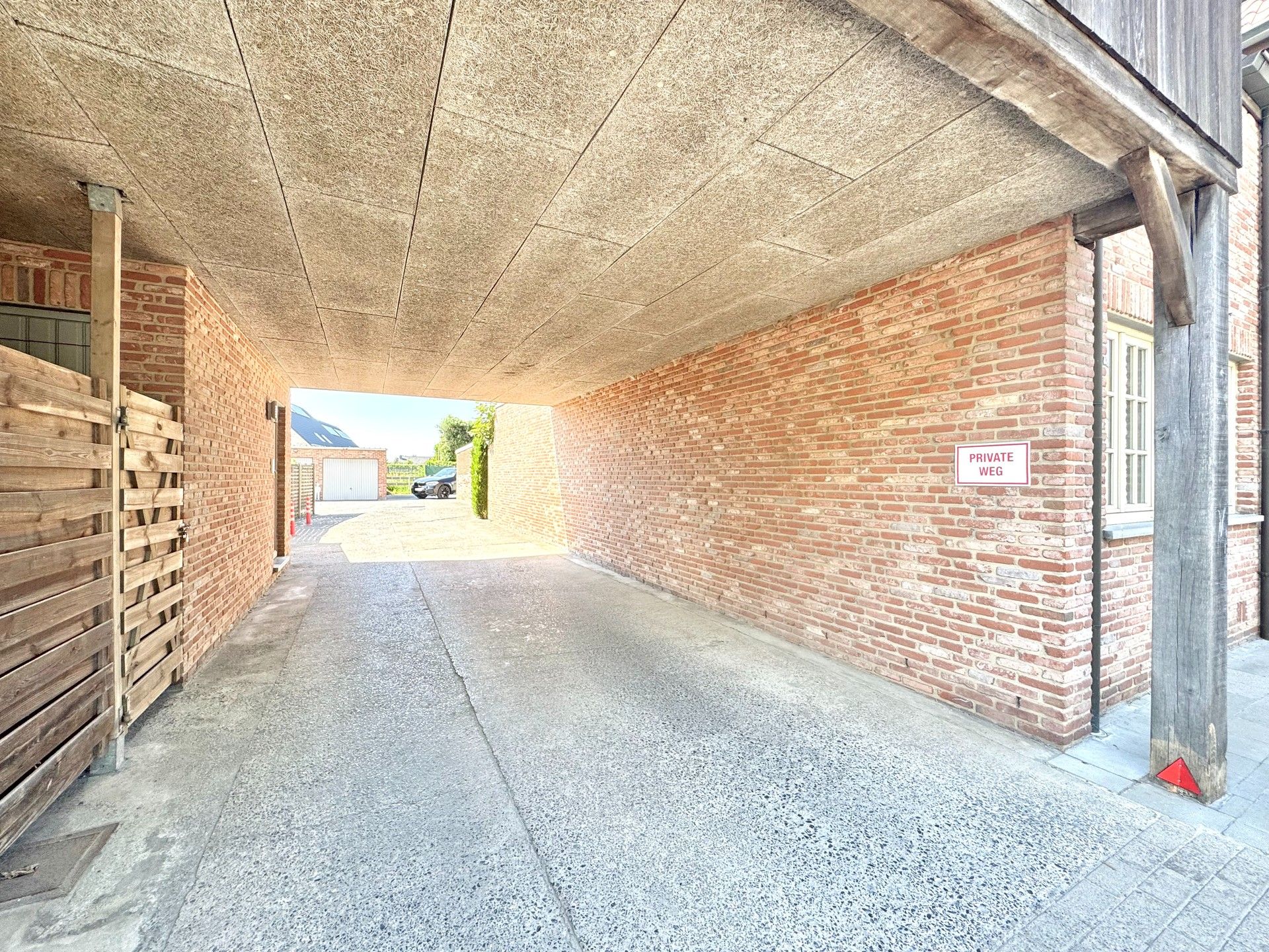 INSTAPKLARE WONING MET 3 SLPKS, TUIN & DUBBELE GARAGE foto 14