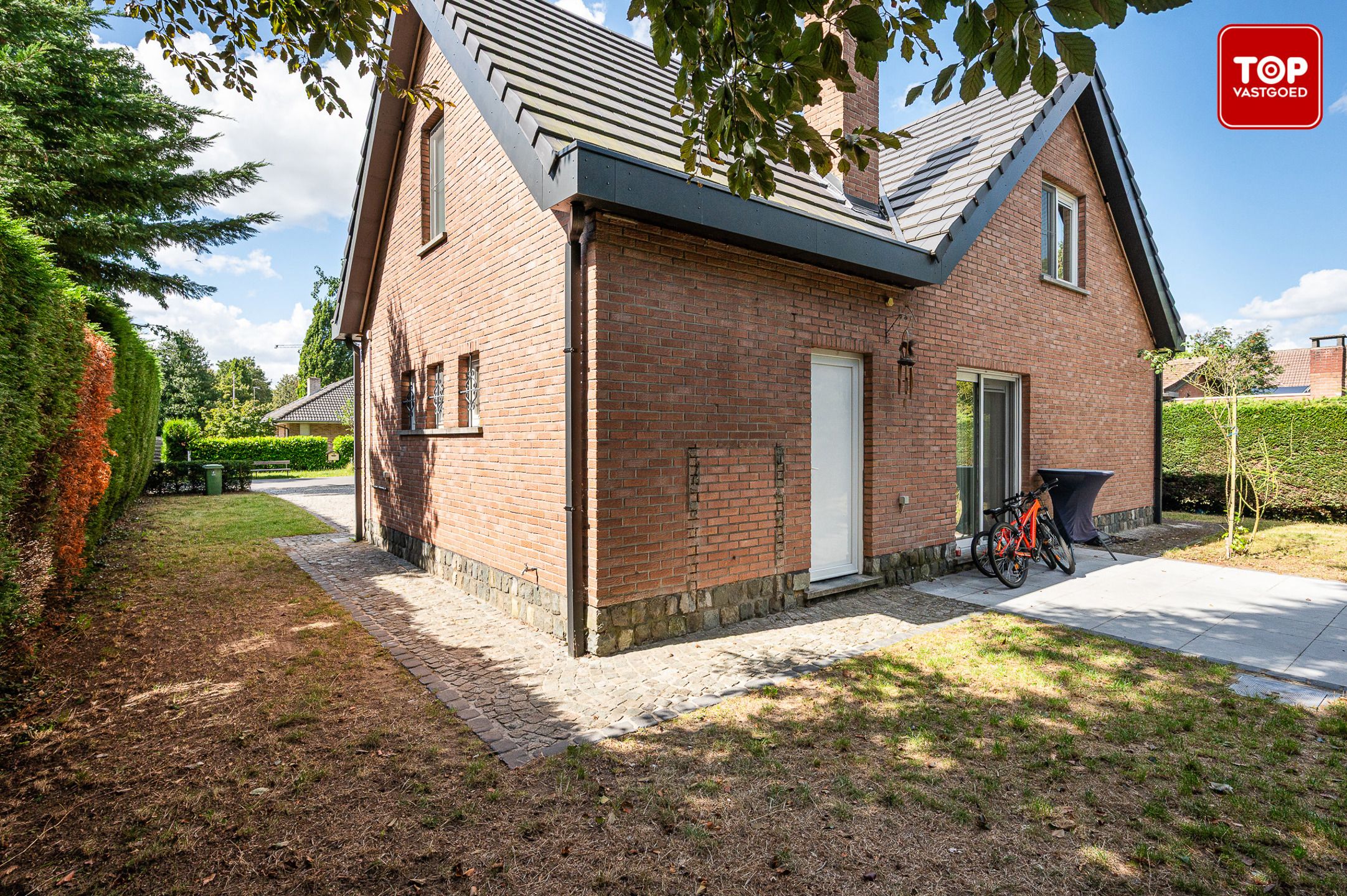 Alleenstaande woning met 3 slaapkamers, 2 badkamers en inpandige garage  foto 24