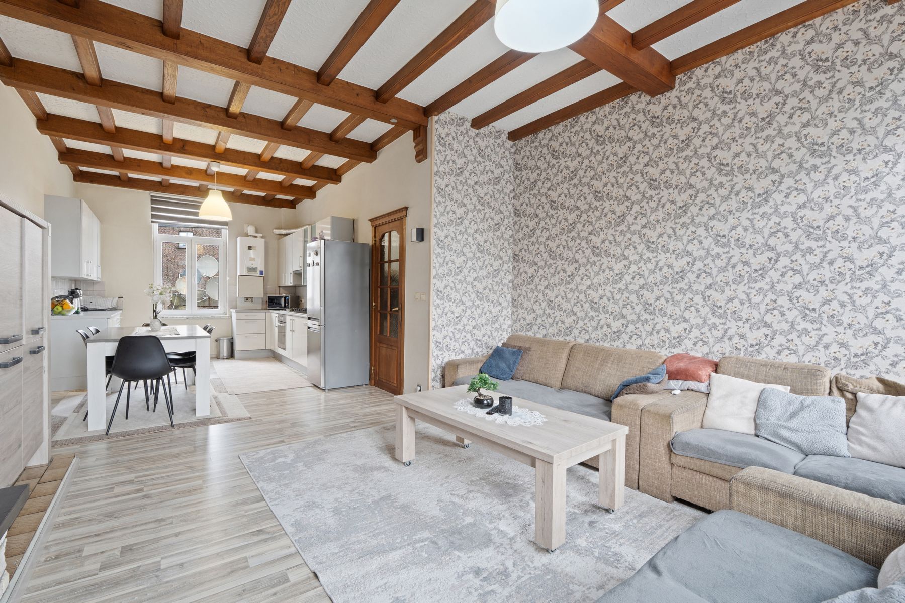 Handelspand en woning met 4 slaapkamers te koop in Gent foto {{pictureIndex}}