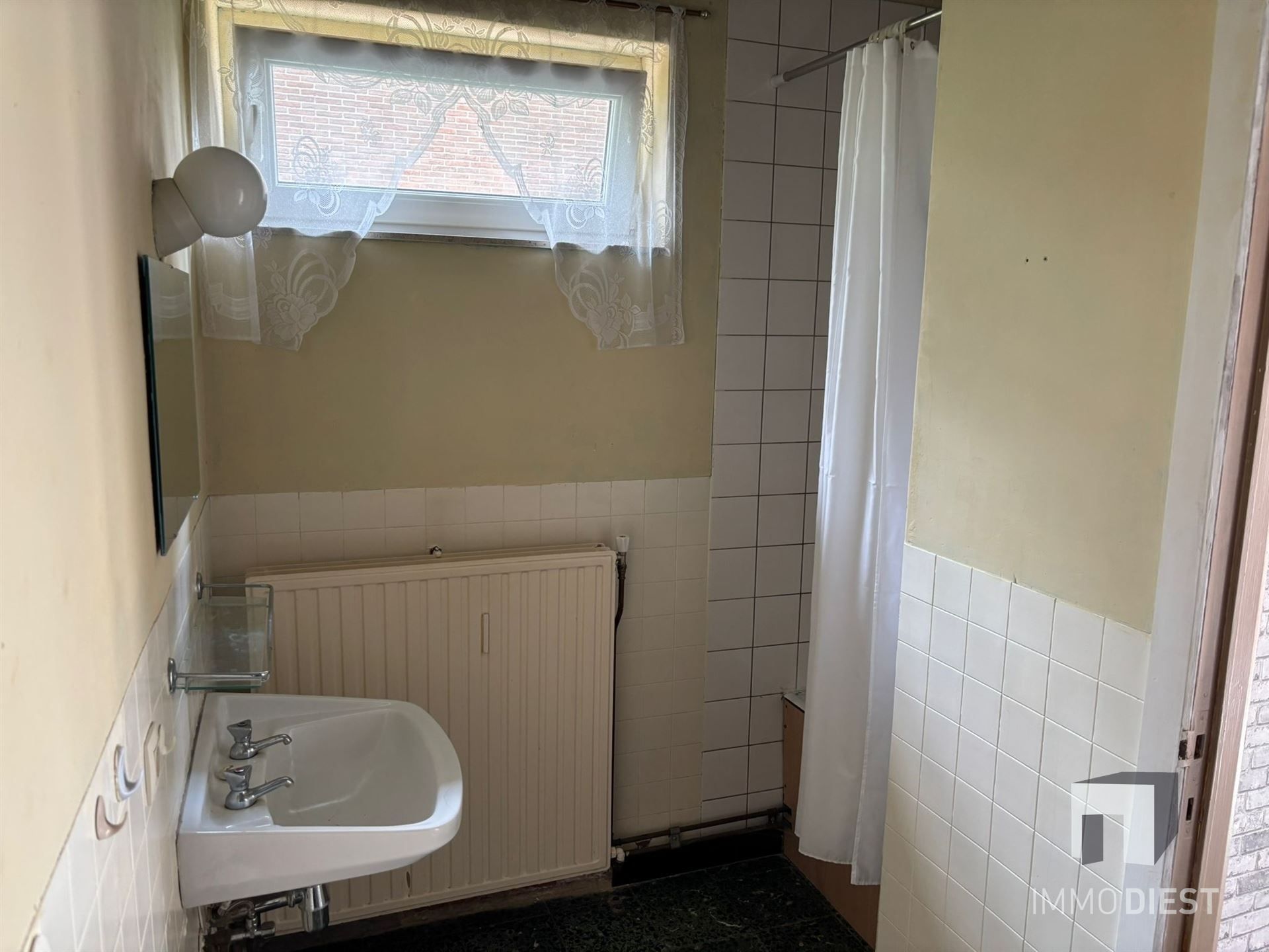Leuke woning met tuin nabij het centrum - op te frissen foto 9