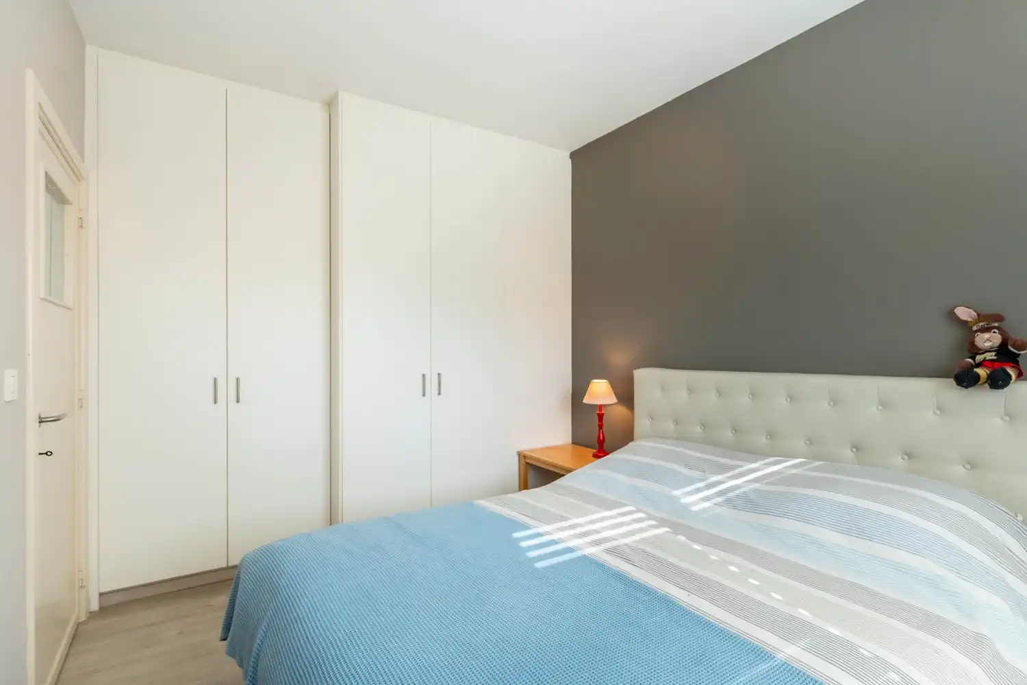 Gerenoveerde en energiezuinige(B-label) woning met 3 slaapkamers, 2 badkamers, een dressing, een garage met een oprit en een tuin nabij het station van Leuven! foto 19