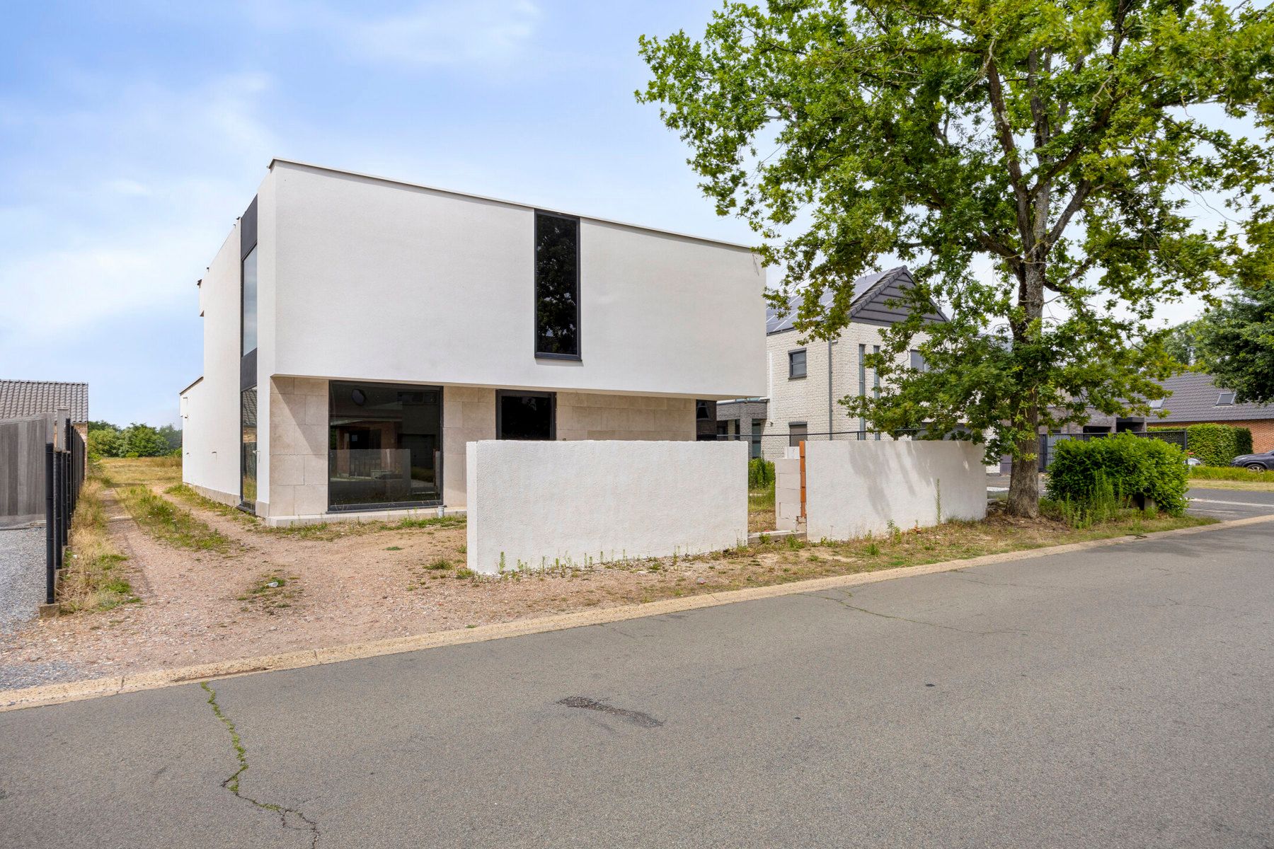 Moderne nieuwbouw villa met strak design ZONDER BTW  – nog verder af te werken naar eigen smaak! foto 2