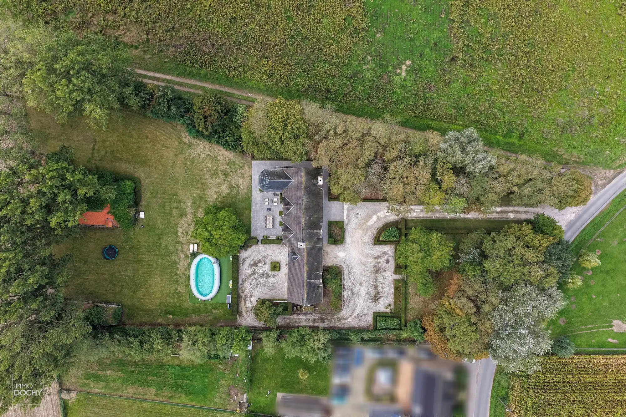 Rustig gelegen ruim landhuis op 6.402m² foto 2