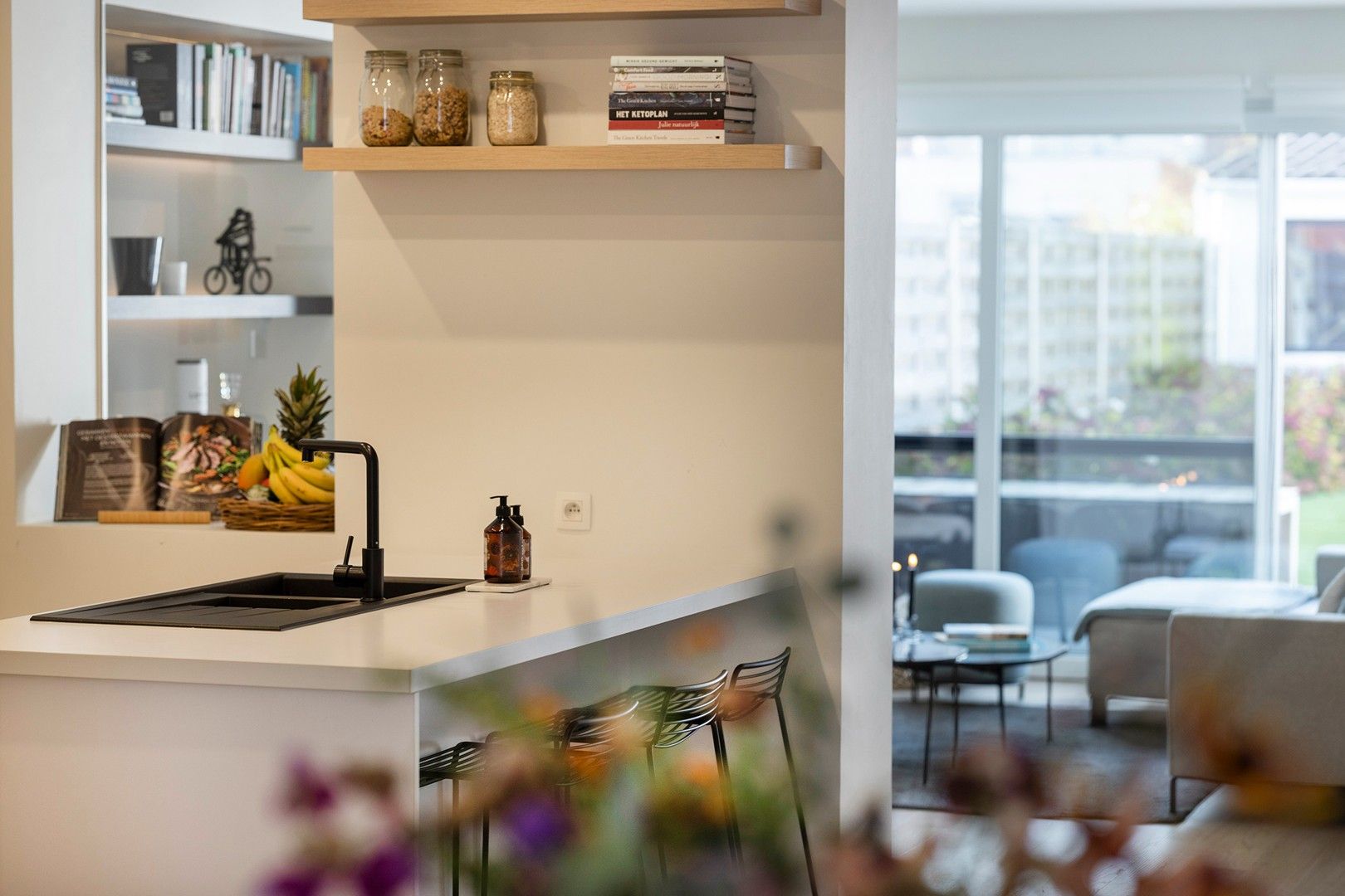 Kwalitatief afgewerkte woning op aangename ligging. foto 4