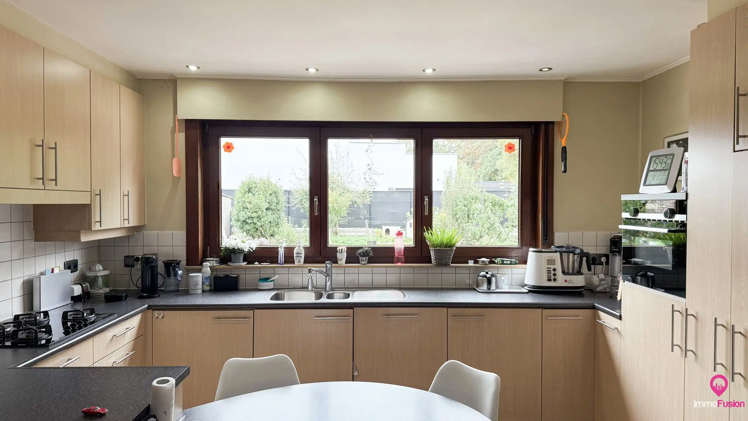 Prachtige landelijke woning met grote omheinde tuin en 3 slpk! foto 9